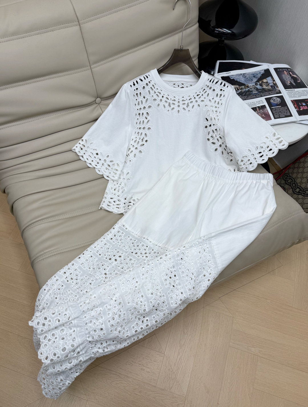 NO:753033,Tops and trousers SS new hollow short-sleeved tops with elastic waist and leggings are paired with a set of French style lazy niche heavy industry, suitable for daily commuting, dating or vacation scenes. Can be worn alone or with solid color suspenders, paired with straw bags and flat sandals to easily create a gentle atmosphere SML,,sandals,espadrilles,T-shirt,19860909上衣裤子SS新款镂空短袖上衣松紧腰收脚裤一套搭配 法式慵懒 小众重工、适合日常通勤、约会或度假场景 可单穿或内搭纯色吊带,搭配草编包、平底凉鞋,轻松打造温柔氛围感 SML,,sandals,espadrilles,T-shirt,,Women's clothing