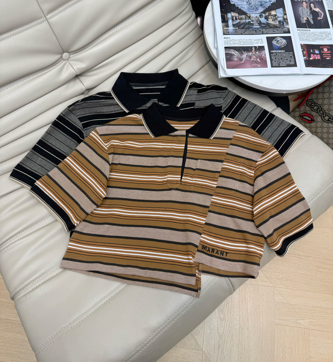 NO:753510,26Ss new striped knitted short-sleeves are designed with multi-color contrasting stripes, retro and fashionable!  Knitted fabric, soft and breathable Polo collar + short-sleeved tailoring, casual with a touch of formality, suitable for daily life or light business. With logo on the hem, perfect details!  Recommend 34-36-38,,T-shirt,1986090926Ss新款条纹针织短袖 采用多色撞条纹设计,复古又时髦！针织面面料 柔软透气Polo领+短袖剪裁,休闲中带点正式感 日常或轻商务都能轻松驾驭.下摆带标志 细节满分！推荐 34-36-38,,T-shirt,,Women's clothing