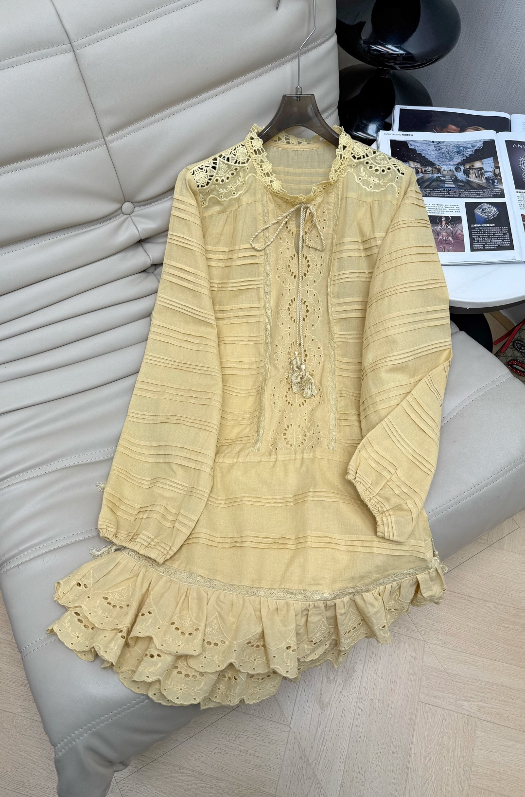 NO:759740,26Ss new early spring dress, exquisite lace, full of romantic and elegant temperament. Lightweight cotton fabric, floral lace splicing, layered ruffle skirt, perfect for spring and summer!  The neckline tie design is full of details. You can easily wear high-end fashion items for daily life or vacation. Three colors 34-36-38,,skirts,1986090926Ss早春新款连衣裙 精致蕾丝 浪漫优雅气质满分.轻薄棉质面料,花卉蕾丝拼接,层次感荷叶边裙摆,春夏穿超适合！领口系带设计,细节感拉满,日常或度假都能轻松驾驭高端时尚单品 三色34-36-38,,skirts,,Women's clothing