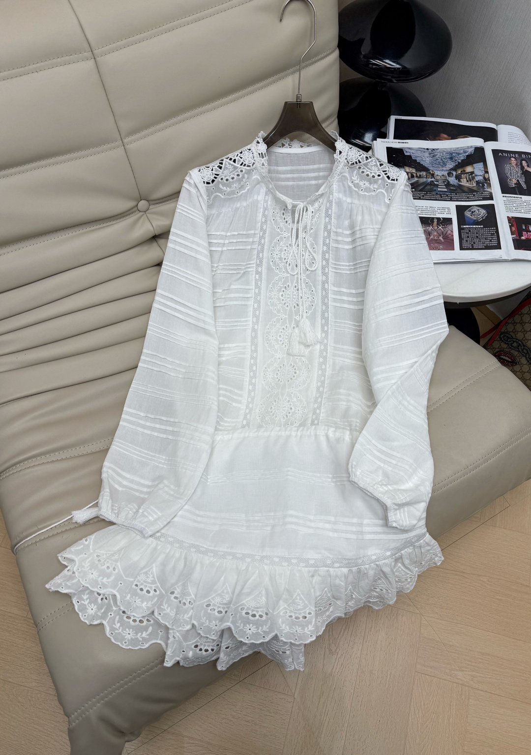 NO:759726,26Ss new early spring dress, exquisite lace, full of romantic and elegant temperament. Lightweight cotton fabric, floral lace splicing, layered ruffle skirt, perfect for spring and summer!  The neckline tie design is full of details. You can easily wear high-end fashion items for daily life or vacation. Three colors 34-36-38,,skirts,1986090926Ss早春新款连衣裙 精致蕾丝 浪漫优雅气质满分.轻薄棉质面料,花卉蕾丝拼接,层次感荷叶边裙摆,春夏穿超适合！领口系带设计,细节感拉满,日常或度假都能轻松驾驭高端时尚单品 三色34-36-38,,skirts,,Women's clothing