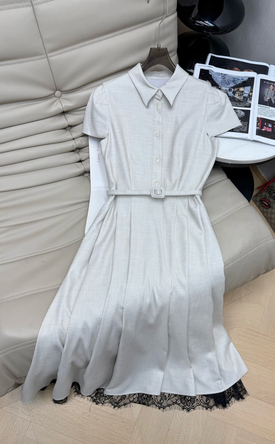 NO:761419,26 new style mid-length short-sleeved waist-cinching dress with lapels ~ Hem spliced ​​with lace lining design. Customized fabric with delicate texture. Waist belt gathered design makes it slimmer and more feminine!  Elegant without losing temperament, two-color SML M,,skirts,T-shirt,1986090926新款 翻领中长款短袖收腰连衣裙～下摆拼接蕾丝里衬设计 定制面料,质感细腻 腰部腰带收褶设计,更为显瘦、女人味十足！优雅不失气质 两色SML M,,skirts,T-shirt,,Women's clothing