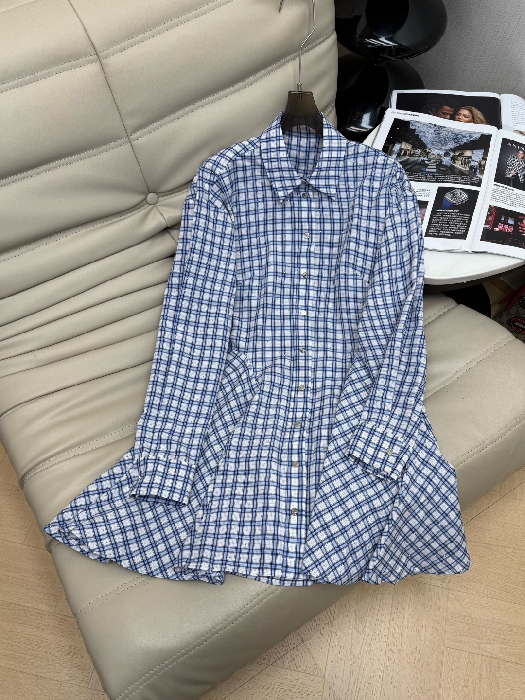 NO:790247,2026 spring and summer new blue and white plaid shirt skirt French retro style pure cotton fabric is light and breathable, super comfortable to wear in spring and summer!  Waist + A-line skirt, flattering body shape and elegance. Long sleeves + Polo collar. Diamond details are ultra-exquisite. You can switch between academic style or French elegance at will~SML M,,skirts,shirts,198609092026春夏新款蓝白格纹衬衫裙法式复古风 纯棉面料轻薄透气 春夏穿超舒服！收腰+A字裙摆,修饰身形显优雅 长袖+Polo领 钻饰细节超精致 学院风or法式优雅随心切换～SML M,,skirts,shirts,,Women's clothing