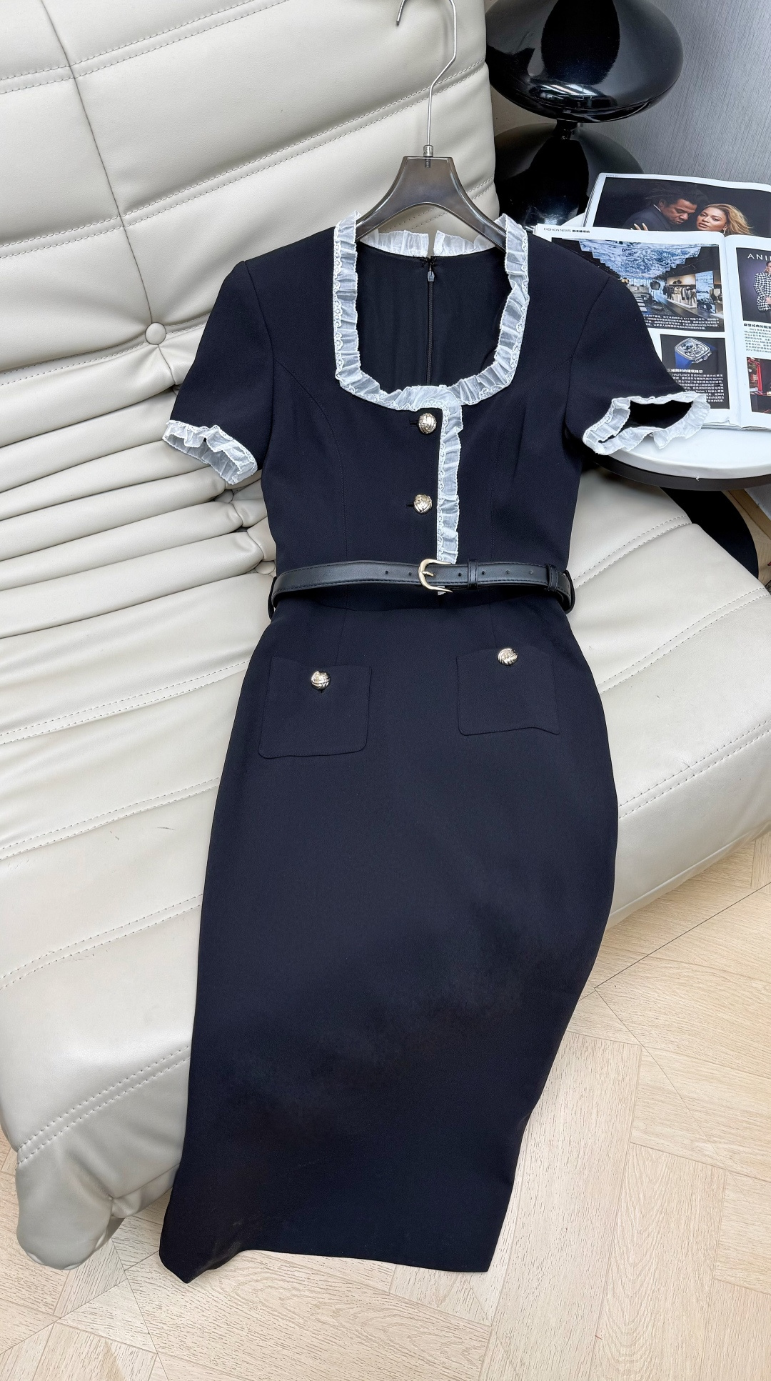 NO:790239,The 2026 spring and summer little black dress has a classic square neck + lace, full of French retro feel!  The gold buttons and pockets are decorated with super details, the belt cinches the waist to show hourglass proportions, and the skirt is ankle-length. It can be easily used for commuting, dating, and formal occasions. It is elegant and practical, and you can’t go wrong with it no matter how you match it!  SMLXL,,skirts,198609092026春夏小黑裙经典方领+蕾丝花边,法式复古感满满！金色排扣和口袋装饰超有细节,腰带收腰显沙漏比例,裙长到脚踝 通勤、约会、正式场合都能轻松驾驭,优雅又实用,怎么搭都不出错！SMLXL,,skirts,,Women's clothing