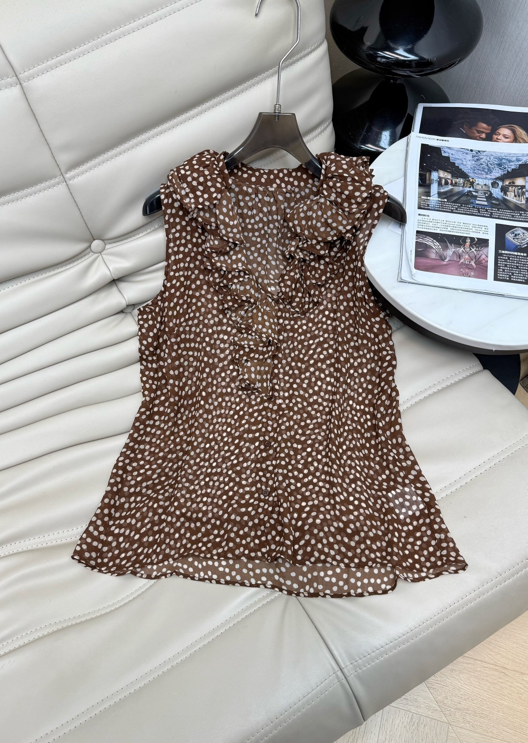 NO:791363,2026 new polka dot sleeveless top, light and breathable fabric, super comfortable to wear in summer!  Retro polka dots + lotus leaf collar design, full of layers, romantic and retro, versatile and tolerant, a must-have summer item SML,,198609092026新款波点无袖上衣 轻薄透气面料 夏天穿超舒服！复古波点+荷叶领设计 层次感满满 烂漫又复古 百搭 包容性强 夏日必备单品 SML,,,Women's clothing