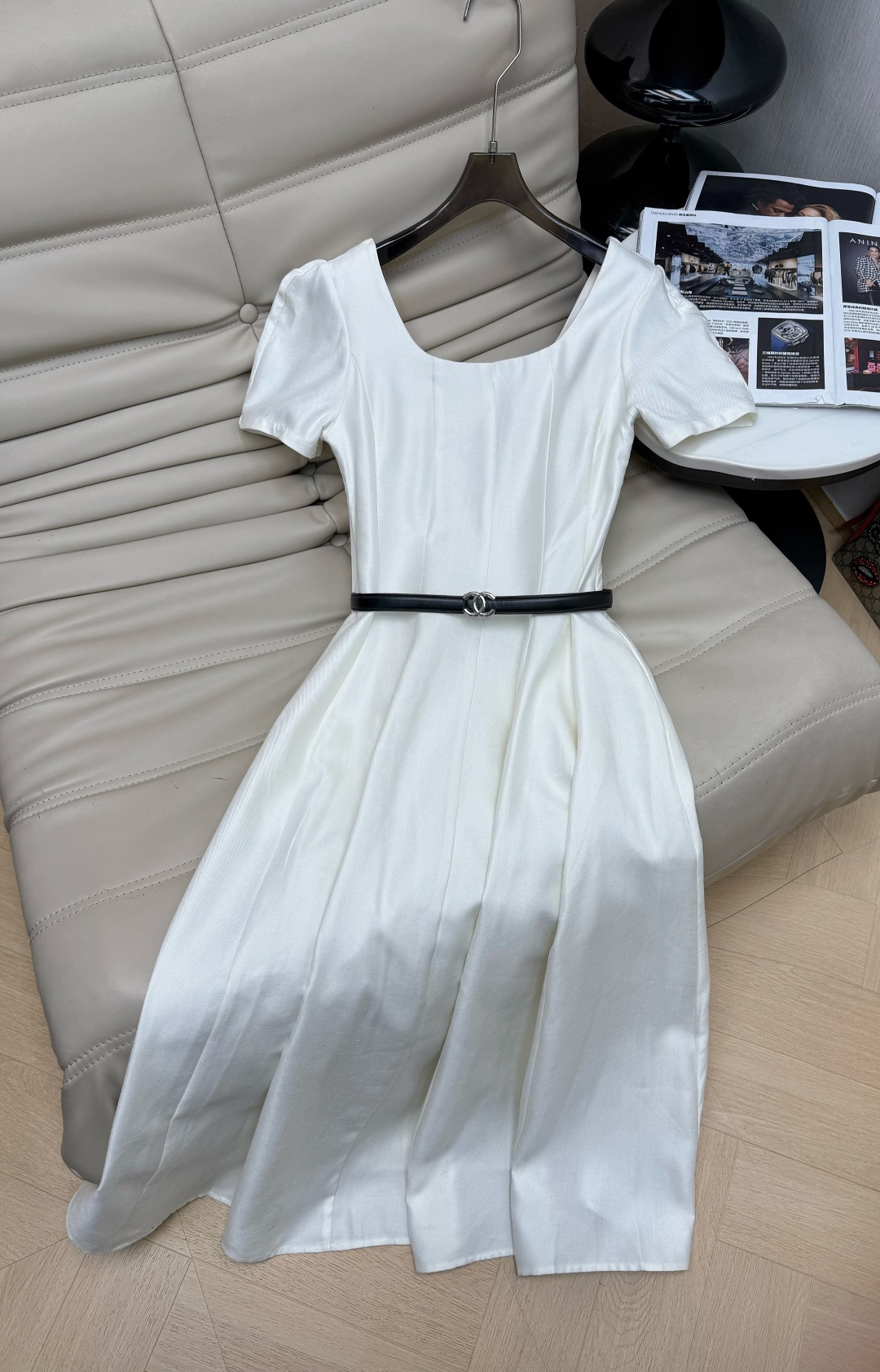 NO:791961,2626 new style square neck waist dress. The square neck design highlights the neck line. The waist cut + black belt modifies the body proportions. The shape is super good. The A-line skirt is moderate in length. The pleating process makes the skirt super layered. The square neck design is romantic and elegant. Recommend SML M,,skirts,198609092626新款方领收腰连衣裙方领设计凸显颈部线条收腰剪裁+黑色腰带,修饰身形比例 版型超级好 A字裙摆长度适中,压褶工艺让裙身超有层次感 方领设计浪漫优雅满分 推荐SML M,,skirts,,Women's clothing