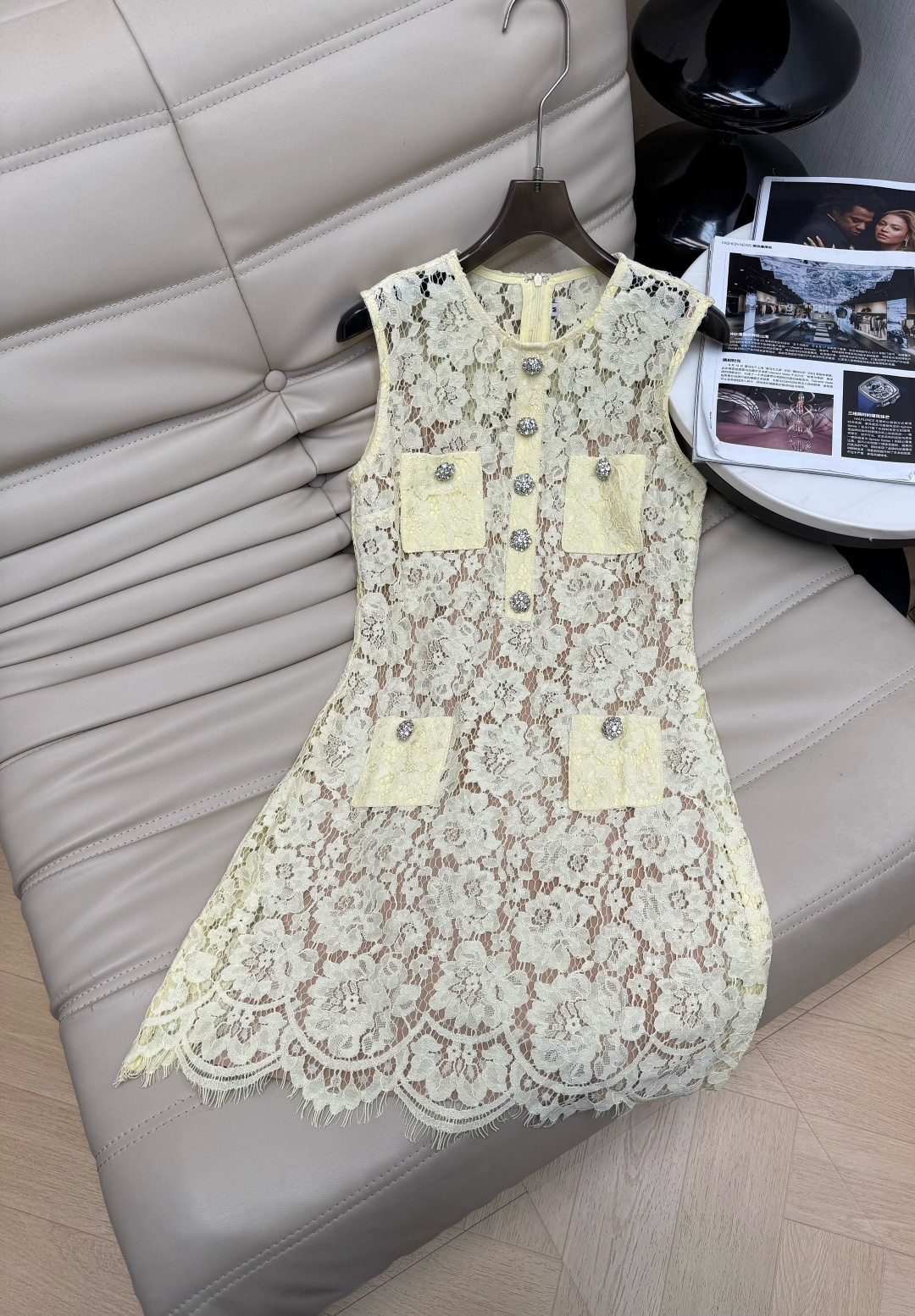 NO:791958,26Ss latest summer model, rich girl's lace sleeveless dress (with suspenders inside), the upper body is so beautiful, the color is super gentle, the exquisite flower buckle design presents a sweet and elegant femininity, heavy water-soluble lace fabric, full of sophistication, three-dimensional waist to shape the perfect body proportions, one color ready for sale SMLXL,,skirts,1986090926Ss夏季最新款 富家千金 蕾丝无袖连衣裙 (里面配吊带)上身太美了 颜色超级温柔 精致花扣设计呈现甜美优雅女人味 重工水溶蕾丝面料, 满满的精致感 立体收腰塑造完美身材比例 一色现货发售SMLXL,,skirts,,Women's clothing