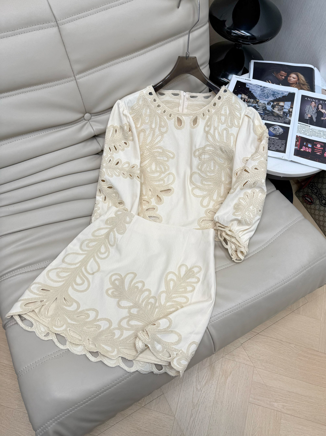 NO:792416,26 new styles of tops and pants. Temperament hollow embroidered round neck top and skirt. Pure cotton fabric. Elegant and artistic floral pattern, full of details. Round neck + puff sleeve design, retro and feminine. The hollow edges of the cuffs and hem are super layered, casual and refined. Can be separated P SML,,skirts,19860909上衣裤子26新款 气质镂空刺绣圆领上衣半裙 纯棉面料 花卉图案优雅文艺,细节满满 圆领+泡泡袖设计,复古又显柔美,袖口和下摆镂空边缘超有层次感随性又精致 可分开P SML,,skirts,,Women's clothing