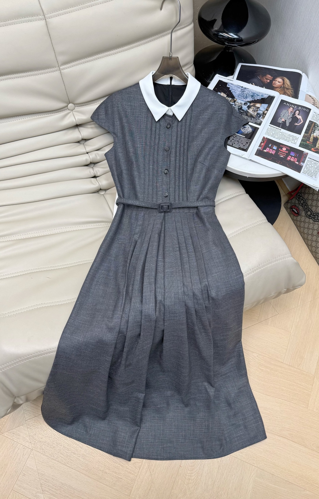 NO:792410,——26Ss latest summer model, baby doll collar contrasting color design waist pleated dress, high-end French light mature style, sweet or salty, simple contrasting color design, elegant and grand style, suitable for commuting or daily wear, waist-cinching version. Ready for sale SML,,skirts,19860909——26Ss夏季最新款 娃娃领撞色设计收腰压褶连衣裙 高级法式轻熟风 可甜可盐 简洁撞色设计 优雅大气款 通勤或者日常穿都很适合 收腰版型 . 现货发售 ＳＭＬ,,skirts,,Women's clothing