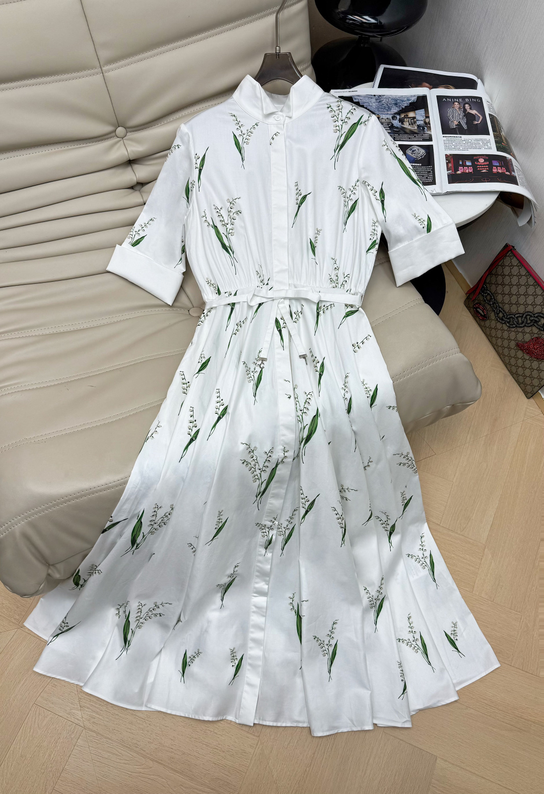 NO:807410,2026 spring and summer series lily of the valley print dress, with off-white background and green lily of the valley flowers, fresh and elegant. The pure cotton material is light and smooth, with shirt-style cut + belt design. The skirt is super large~ It modifies the figure and looks neat. Lily of the valley symbolizes luck and purity, and is a classic element of Dior. It can be easily worn in daily or formal occasions. It is perfect for matching with high heels or handbags. SMLXL,, dior, high heels, skirts, shirts,198609092026春夏系列铃兰花印花连衣裙,米白底色配绿色铃兰花,清新优雅.纯棉材质轻盈柔滑,衬衫式剪裁+腰带设计 裙摆超级大摆量～ 修饰身形又显利落.铃兰花象征幸运与纯洁,是Dior经典元素,日常或正式场合都能轻松驾驭,搭配高跟鞋或手袋气质满分 SMLXL,,dior,high heels,skirts,shirts,,Women's clothing