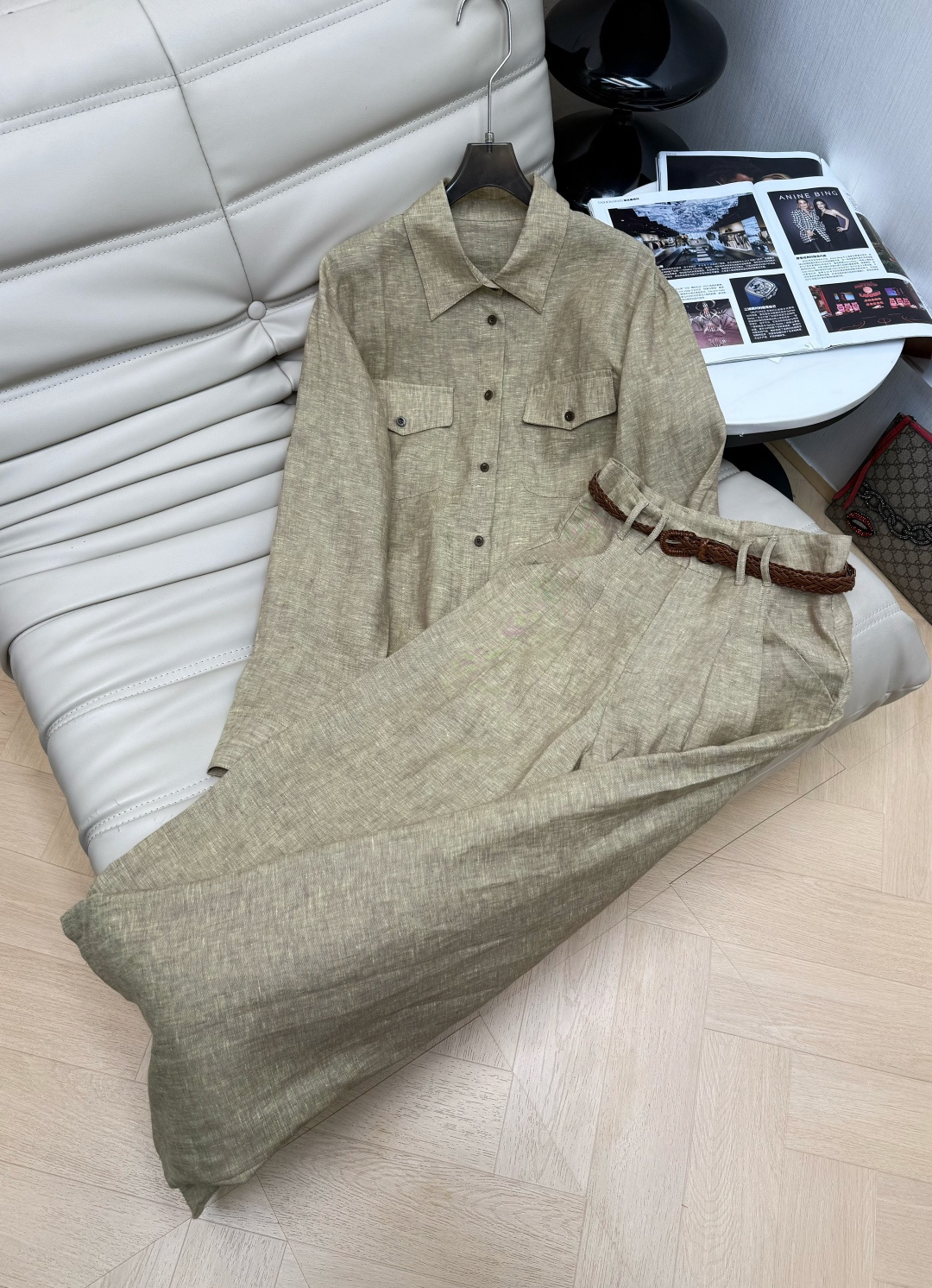 NO:793520,Lining pants 26Ss new lapel buttoned shirt elastic waist linen wide leg trousers two-piece suit imported natural linen fabric trousers straight and versatile (one set with hand-woven belt) with the same color shirt one set of upper body minimalist old money style ~ size SML.,,19860909衬裤子 26Ss新款翻领排扣衬衣松紧腰亚麻阔腿裤 两件套套装 进口天然亚麻面料 裤子版型直筒百搭（一套配手工编织腰带）搭配同色系衬衣 一套上身高级 极简老钱风拉满～码数SML.,,,Women's clothing