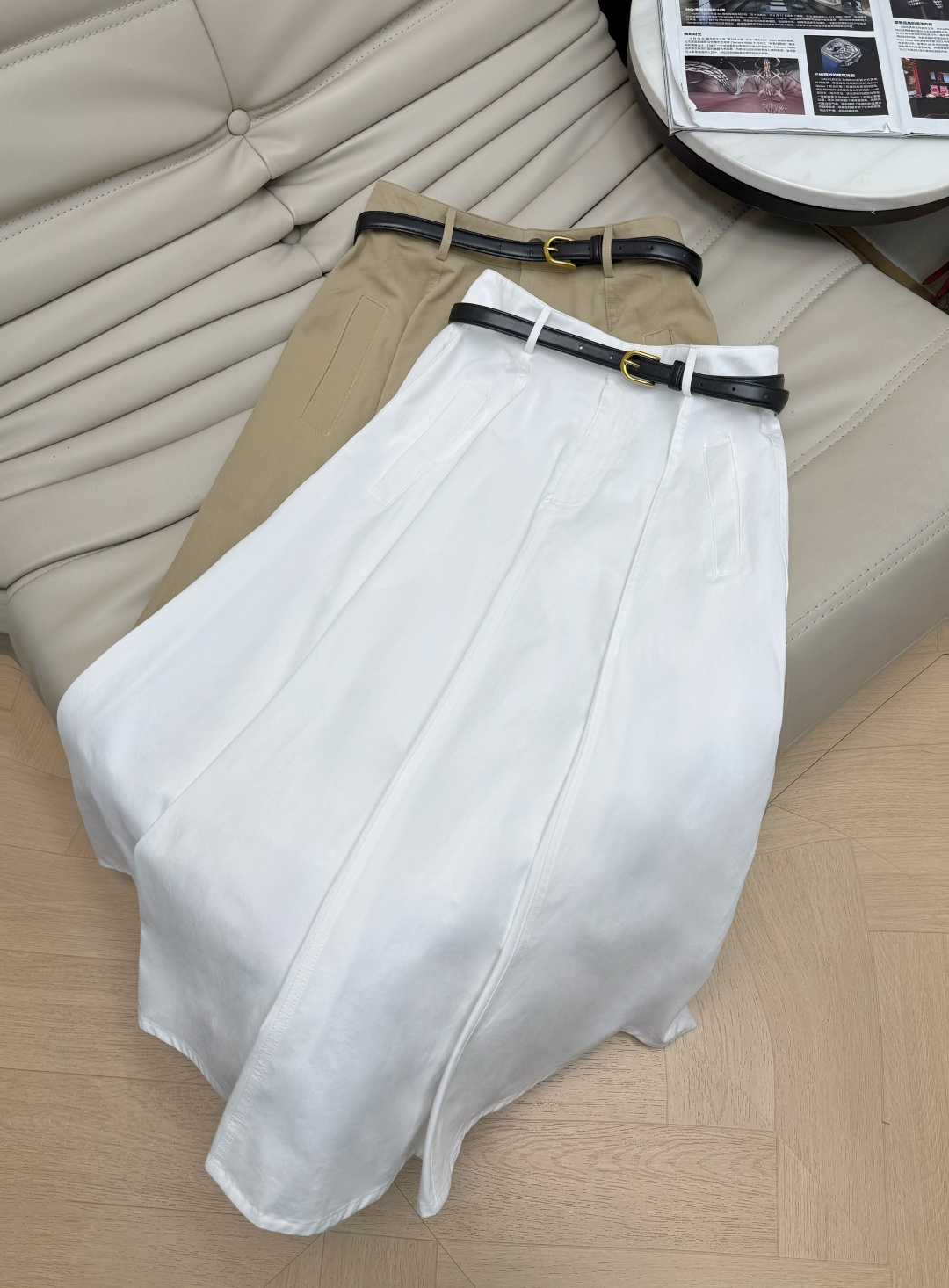 NO:808016,26 new style high-waisted A-line skirt, simple design + black belt, modified waistline, super slimming!  The mid-length A-line version has good drape. The fabric is light and breathable. It is versatile and can be easily used for commuting, leisure, and dating. It goes well with shirts, knits or T-shirts. It is seriously fresh and elegant, and the black belt adds a sophisticated temperament. It is a practical and fashionable wardrobe essential!  SML,,skirts,shirts,tees,t-shirt,1986090926新款 高腰A字半身裙 简约设计+黑色腰带,修饰腰线超显瘦！中长款A字版型,垂感好 面料轻薄透气 百搭属性,通勤、休闲、约会都能轻松驾驭,搭配衬衫、针织或T恤都很出彩 严重清新优雅,黑色腰带增添干练气质,是实用又时髦的衣橱必备单品！SML,,skirts,shirts,tees，t-shirt,,Women's clothing