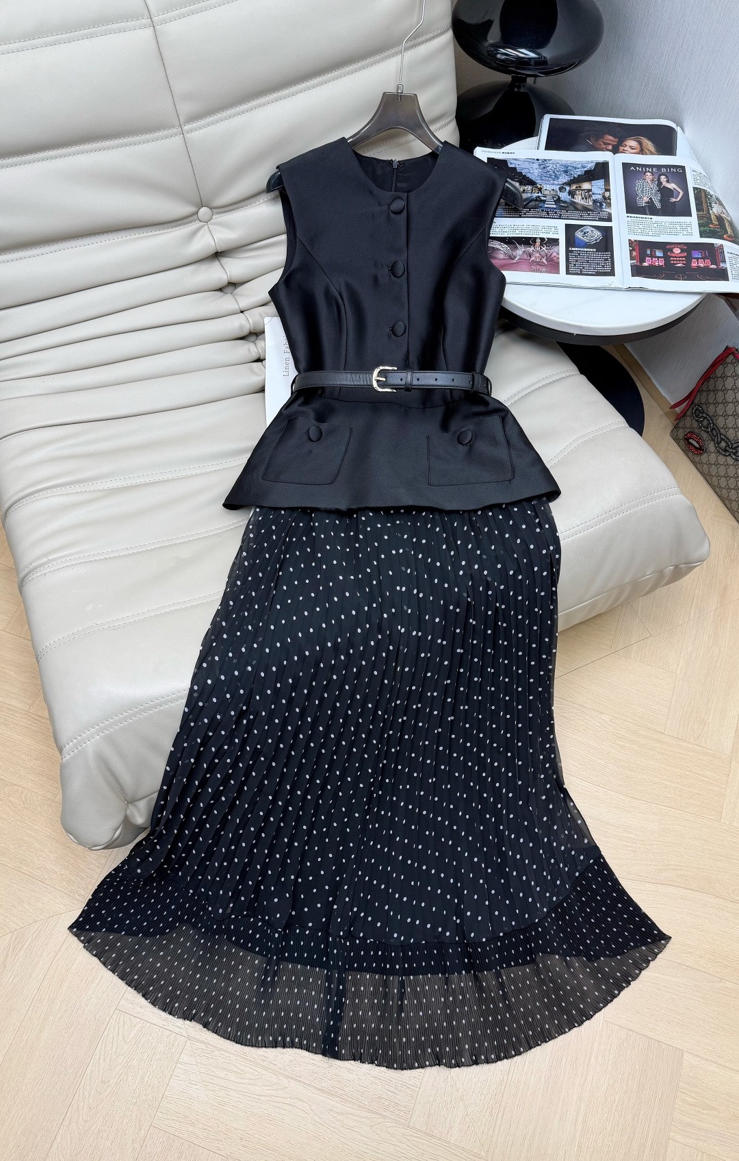 NO:794967,26Ss new early spring dress cover, sleeveless design, with waist belt, neat tailoring, full layered version, slimming and flattering, pear-shaped figure can also be easily controlled. Black polka dot long skirt on the lower body, light and thin fabric, the skirt naturally drape. The irregular hem of the skirt brings a sense of agility when walking. The classic combination of black and polka dots is fashionable and versatile, no matter how you wear it, you can't go wrong!  SMLXL,,skirts,1986090926Ss早春新款连衣裙套 无袖设计 搭配收腰腰带,剪裁利落 层次感满满版型显瘦又修饰身型 ,梨形身材也可以轻松驾驭 下身黑色波点长裙,轻薄面料,裙摆自然垂坠 裙摆不规则走路自带灵动感.黑色与波点经典组合,时髦又百搭,怎么穿都不出错！ SMLXL,,skirts,,Women's clothing