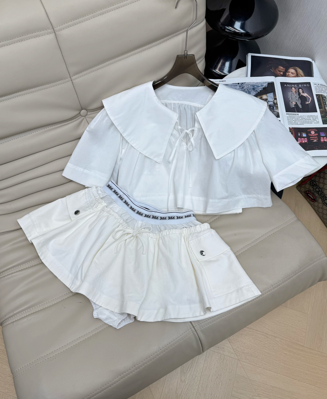 NO:795499,Top, skirt 26Ss latest style, short top + high-waisted culottes, light and breathable fabric, pure cotton, large baby doll collar + bow, perfect sweetness, elastic waist design of shorts, easy to put on and take off, ruffles on the skirt are super layered~ very popular for daily outings, dates, and photo shoots, paired with sandals or white shoes, fresh and girly style is easy to achieve 34-38-38,,sandals,skirts,shorts,19860909上衣 半裙26Ss最新款 短款上衣+高腰裤裙 轻薄透气面料纯棉 上衣大娃娃领+蝴蝶结,甜美感满分,短裤松紧腰设计,穿脱方便,半裙荷叶边超有层次感～日常出街、约会、拍照都很出片,搭配凉鞋或小白鞋,清新少女风轻松拿捏 34-38-38,,sandals,skirts,shorts,,Women's clothing