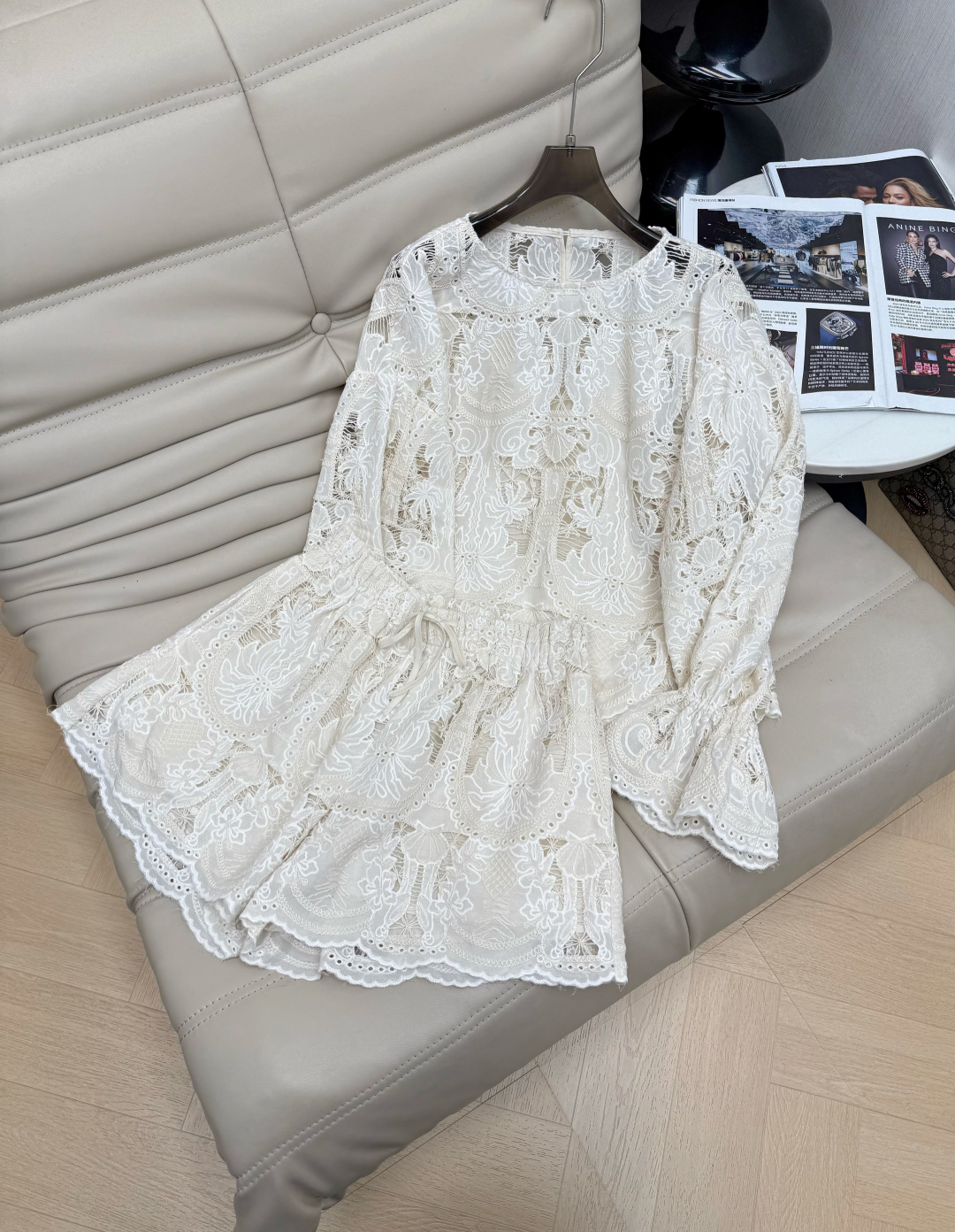 NO:798330,Tops and pants 26 latest suit Flower embroidered lace top high waist shorts Full of French girl style, exquisite hollow lace + delicate flower embroidery, romantic and elegant temperament directly full. Round neck + bell sleeve design, layering and soft lines are online. The fabric is light and breathable. Recommend SML,, shorts,19860909上衣裤子 26最新款套装 花朵刺绣蕾丝上衣高腰短裤 法式少女风满满,精致镂空蕾丝+细腻花卉刺绣,浪漫优雅气质直接拉满.圆领+喇叭袖设计,层次感和柔美线条都在线 面料轻薄透气 推荐SML,,shorts,,Women's clothing