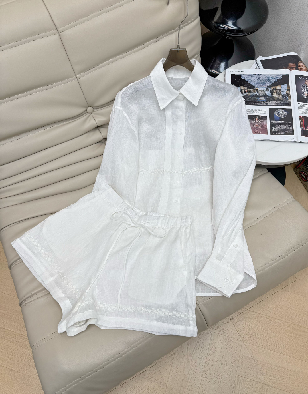 NO:799425,Top pants: 26 latest linen white shirts and shorts from the same series. Light and breathable. Loose fit + classic lapel. The elastic waist design of the pants is very tolerant. The details of the workmanship are exquisite, simple and textured. The linen fabric absorbs moisture, is breathable and dissipates heat quickly. Recommend SML, shorts, shirts,19860909上裤 26最新款亚麻白色衬衫同系列短裤 轻薄透气 宽松版型+经典翻领 裤子松紧腰设计包容性强 做工细节很精致,简约又有质感 亚麻面料吸湿透气散热快 推荐SML,,shorts,shirts,,Women's clothing