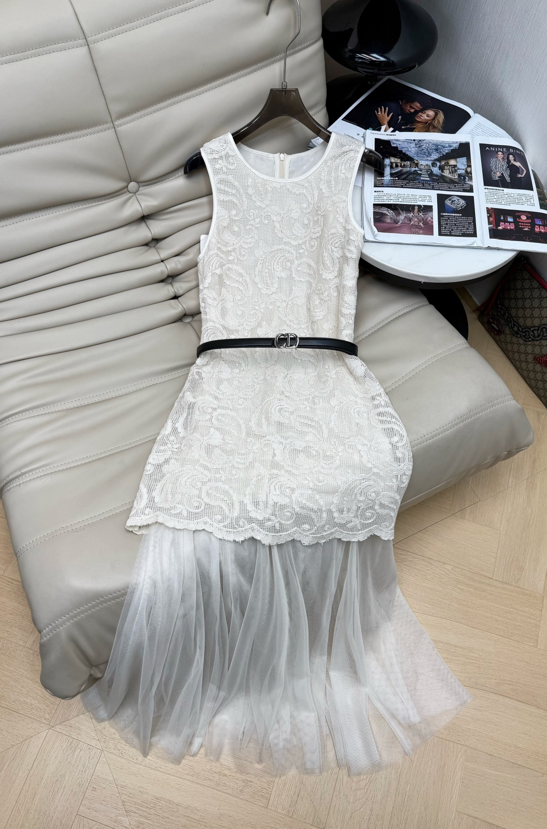 NO:799892,The popular 26ss new model has exquisite rope embroidery craftsmanship and super texture!  Sleeveless design + belt, modify the body shape and look elegant. The mesh hem is full of layers, smart and elegant, and can be easily controlled at annual meetings and dinners. The skirt is moderate in length, making you look slimmer and taller, with both oriental charm and modern fashion. Pair it with simple accessories or high heels to enhance your temperament!  Code SML M,,high heels,skirts,19860909爆款26ss新款 精致绳绣工艺超有质感！无袖设计+腰带,修饰身形又显优雅.下摆网纱拼接,层次感满满,灵动飘逸,年会、晚宴都能轻松驾驭.裙长适中,显瘦显高,东方韵味与现代时尚兼具,搭配简约配饰或高跟鞋,气质直接拉满！码SML M,,high heels,skirts,,Women's clothing