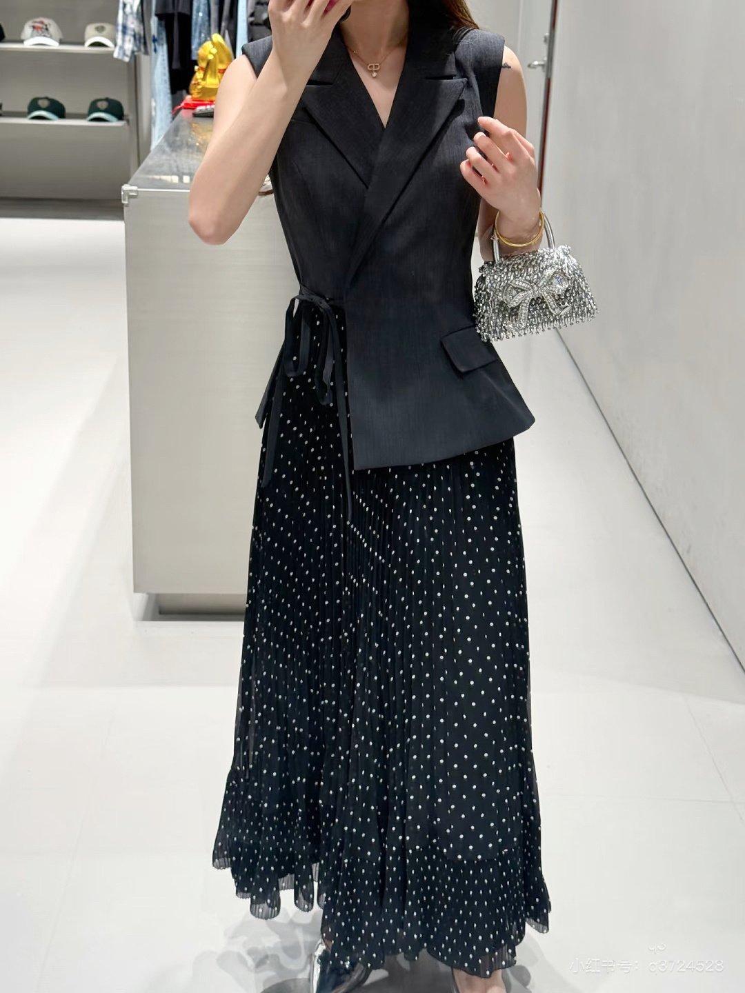 NO:806864,,,19860909,,,Women's clothing