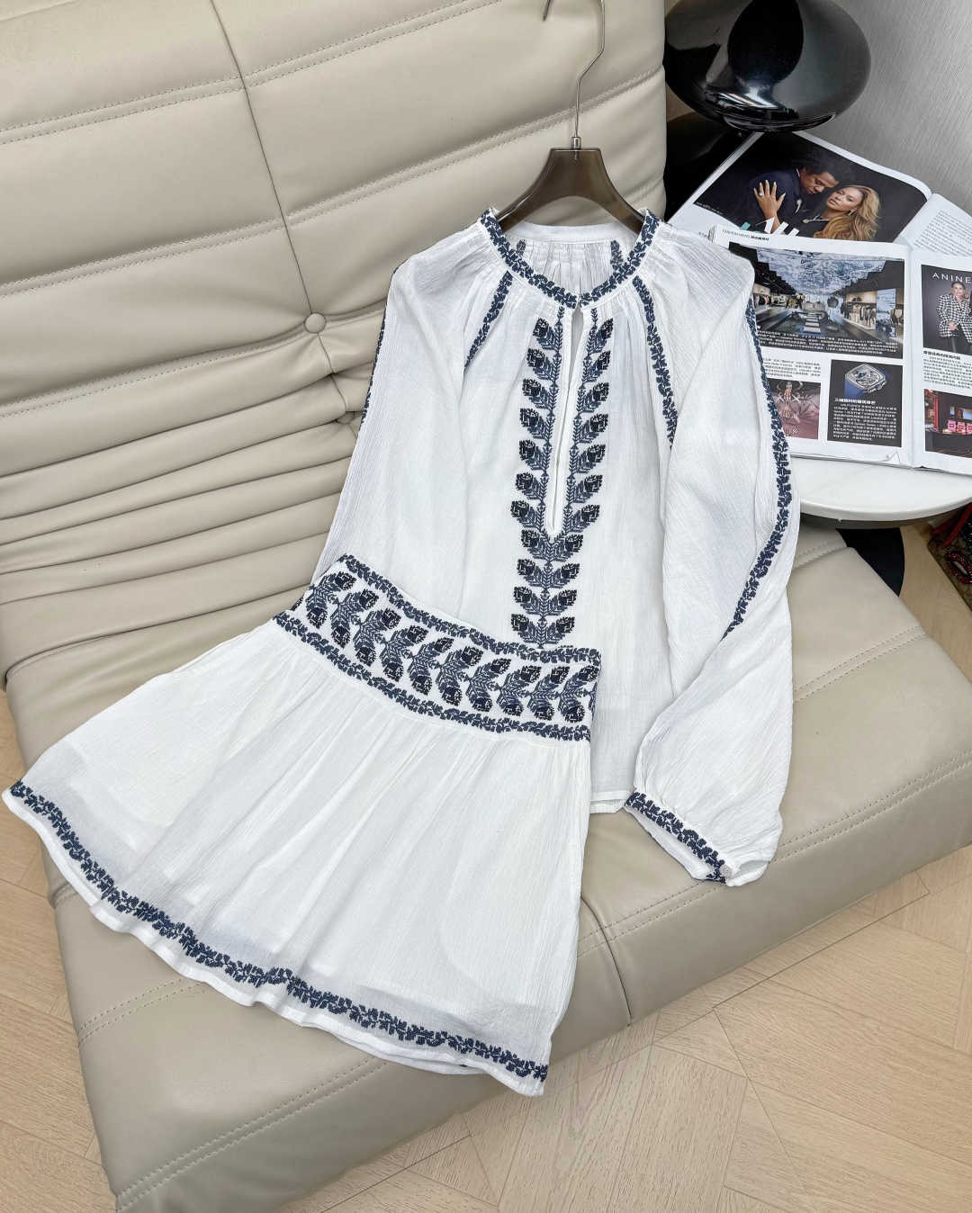 NO:800435,Tops, skirts p 2026Ss new suit, heavy-duty tops, high-waisted skirts, cotton fabrics, super comfortable to wear in spring and summer!  The main color is white + blue embroidery, which is romantic and adds a bohemian style ~ loose fit + waist design, which shows your figure and is comfortable, the V-neck and cuff details are super bonus points, the length of the skirt is just right and not attractive at all, a must-have for bohemian summer,,skirts,19860909上衣 半裙p 2026Ss新款套装 重工上衣高腰半裙 棉质面料春夏穿超舒服！白色主色+蓝色刺绣,浪漫又增加了波西米亚风情～宽松版型+收腰设计,显身材又自在,V领和袖口细节超加分,裙摆长度刚好完全不挑人,波西米亚风夏日必备,,skirts,,Women's clothing