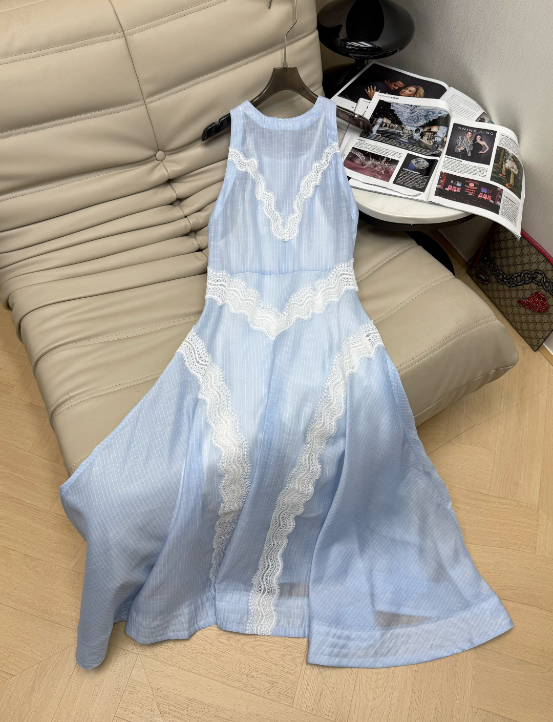 NO:800432,2026 spring and summer new dress, light blue + white lace splicing, full of French elegance. Sleeveless halter neck design, vertical stripes modify the body shape, lace is super layered (with suspenders inside), comfortable to wear but not see-through, A-line skirt looks slim and elegant, waist-cut version is sweet, age-reducing and not cute. Highly recommended single color SML M,,skirts,198609092026春夏新款连衣裙,浅蓝+白色蕾丝拼接,法式优雅感满满.无袖挂脖设计,竖条纹修饰身形,蕾丝花边超有层次感 (里面配吊带)穿着舒适不透,A字裙摆显瘦又飘逸 收腰版型甜美又减龄又不爱 极烈推荐款 单色SML M,,skirts,,Women's clothing