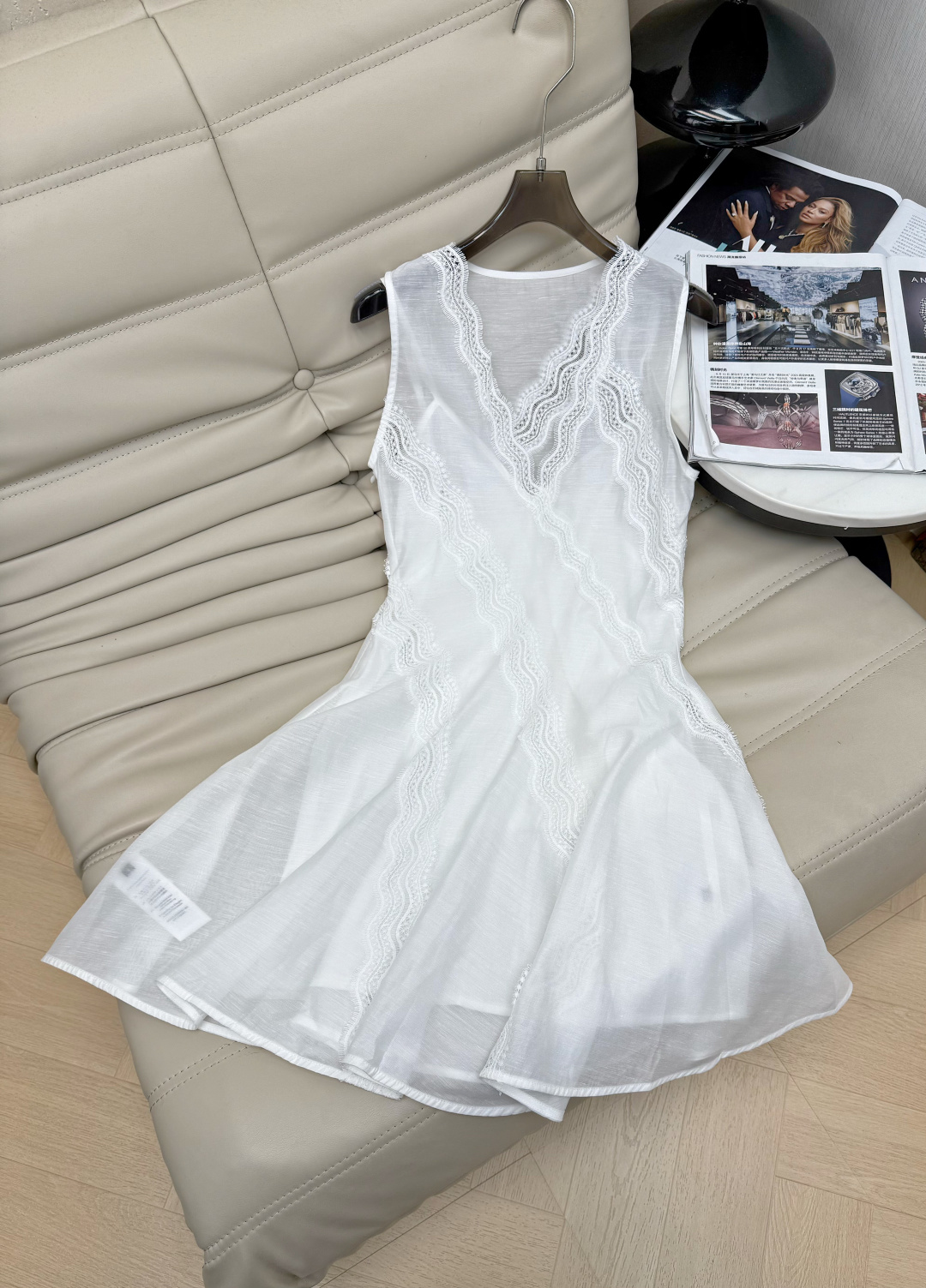 NO:800428,The most popular recommendation is the new linen lace dress with V-neck + wavy lace, which modifies the lines of the shoulders and neck, is gentle and a little sexy. The linen blend material is breathable and comfortable, super refreshing to wear in summer, the skirt is slightly raised, and you have a fairy-like look when you walk~ It is perfect for daily life, vacation, and photo shoots, and it directly brings out the French atmosphere!  SML,,skirts,19860909爆款推荐新款麻蕾丝连衣裙 V领+波浪蕾丝花边,修饰肩颈线条,温柔又带点小性感.亚麻混纺材质透气舒适,夏天穿超清爽,裙摆微翘,走路自带仙气～日常、度假、拍照都很出片 法式氛围感直接拉满！SML,,skirts,,Women's clothing