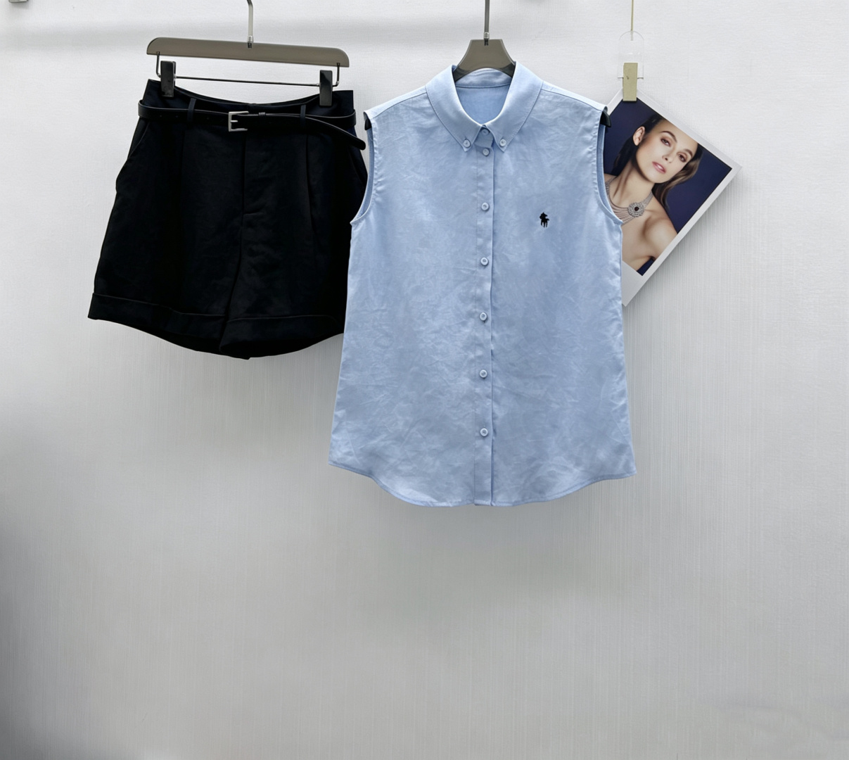 NO:801409,Tops and trousers are highly recommended for 2026. Two-piece sleeveless lapel top and shorts set, linen fabric, a must-have for summer, fresh and artistic style, fashionable and casual, a must-have for temperamental women. Detailed workmanship (can be matched separately) 3 colors SML,, shorts,19860909上衣 裤子强烈推荐2026新款 无袖翻领上衣短裤两件套, 亚麻面料,夏季穿搭必备 , 小清新文艺范儿 时尚休闲 气质女人必入 做工看细节（可分开搭配）3色 SML,,shorts,,Women's clothing