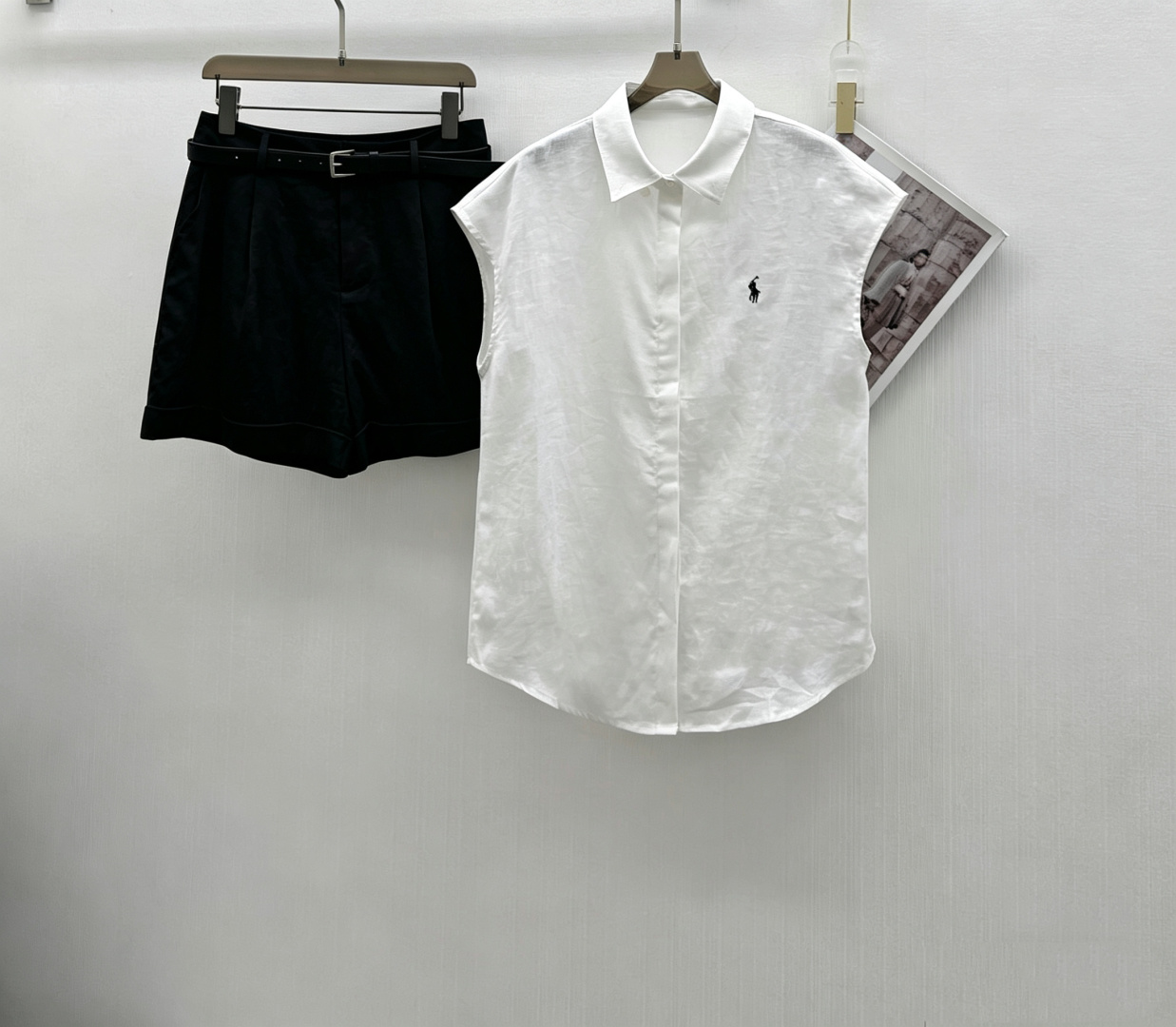 NO:801403,Tops, trousers p2 new design, loose sleeveless top + shorts two-piece set, sleeveless vest, loose straight fit to accommodate free personality and unrestricted experience, linen material is light and breathable, casual yet elegant, no sense of restraint, strong wearability, releasing a relaxed and comfortable tone, size SML,, shorts,19860909上衣 裤子p2新款 设计感宽松无袖上衣+短裤两件套 套装,无袖背心宽松直筒版型包容自由个性与无拘体验,亚麻材质轻盈透气 休闲而不失雅致,没有束缚感,实穿性强释放松弛自在腔调 码数SML,,shorts,,Women's clothing