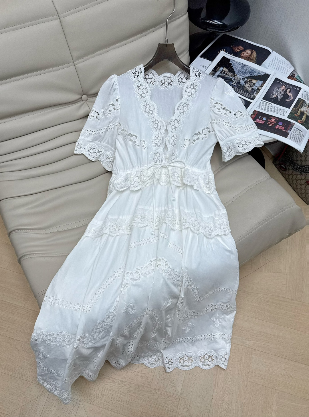 NO:801397,The 26Ss new dress is made of pure cotton material, with a light and breathable V-neck + puff sleeve design, full of French retro feel, and the hollow embroidery and lace details are super exquisite. The waist drawstring is adjustable, which can easily modify the body shape, and the skirt length is moderate, which is perfect for vacation, daily life or taking photos. The overall romantic and elegant look, paired with a straw hat or sandals, will directly enhance the atmosphere!  SML,,sandals,skirts,hats,1986090926Ss新款连衣裙采用纯棉材质,轻盈透气V领+泡泡袖设计,法式复古感满满,镂空刺绣和蕾丝花边细节超精致.腰部抽绳可调节,轻松修饰身形,裙摆长度适中,度假、日常或拍照都很出片.整体浪漫优雅,搭配草帽或凉鞋,氛围感直接拉满！SML,,sandals,skirts,hats,,Women's clothing