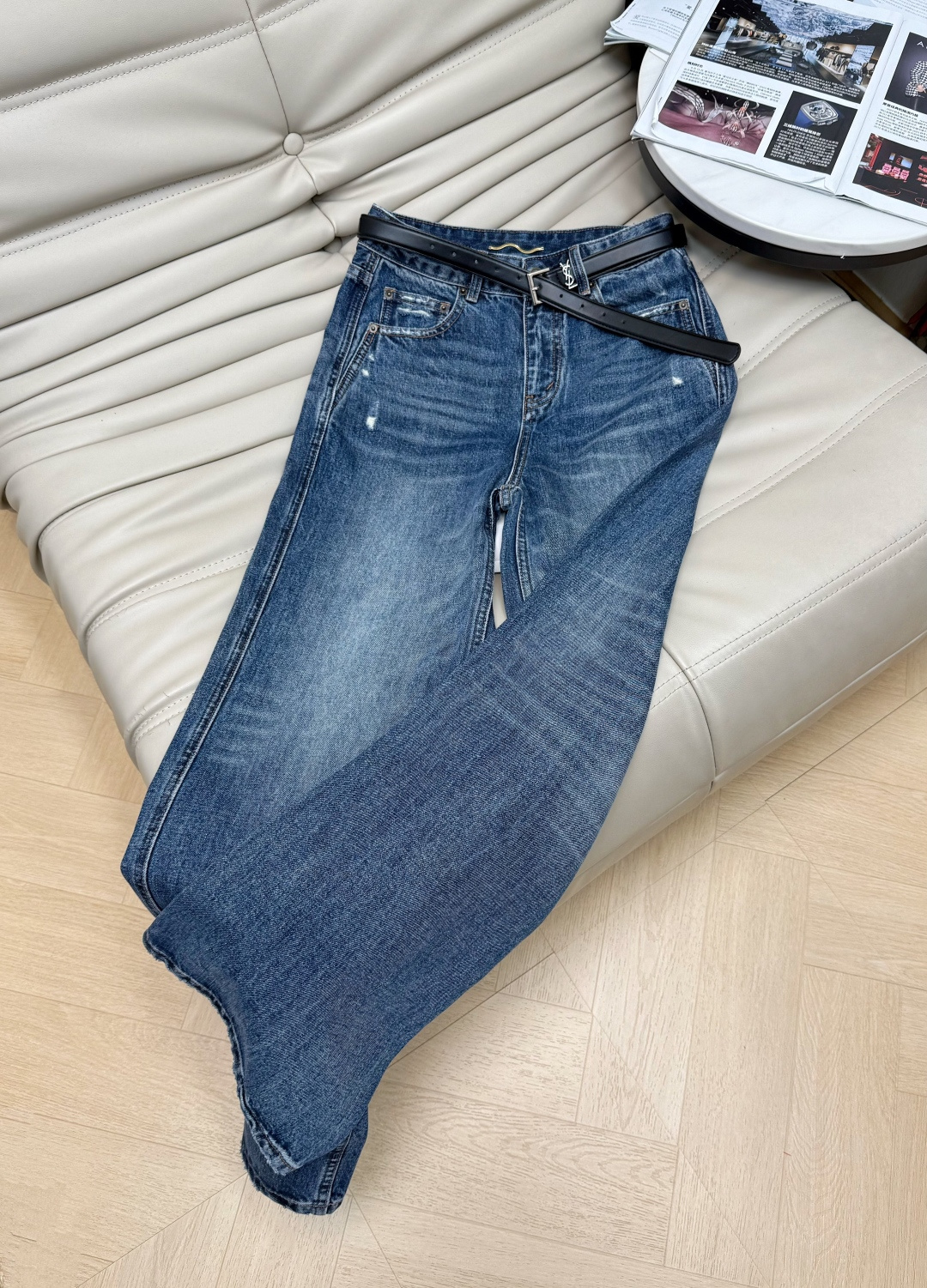 NO:802646,26-year-old whiskering washed mid-rise retro wide-leg straight jeans. With a belt and upper body, you can easily go out. It looks great with a wide T or a small suspender!  SMLXL,,jeans,1986090926年猫须抓皱水洗中腰复古阔腿直筒牛仔裤 配腰带上半身随意搭配就能轻松出门,宽T或者小吊带搭配起来都超有感觉！SMLXL,,jeans,,Women's clothing