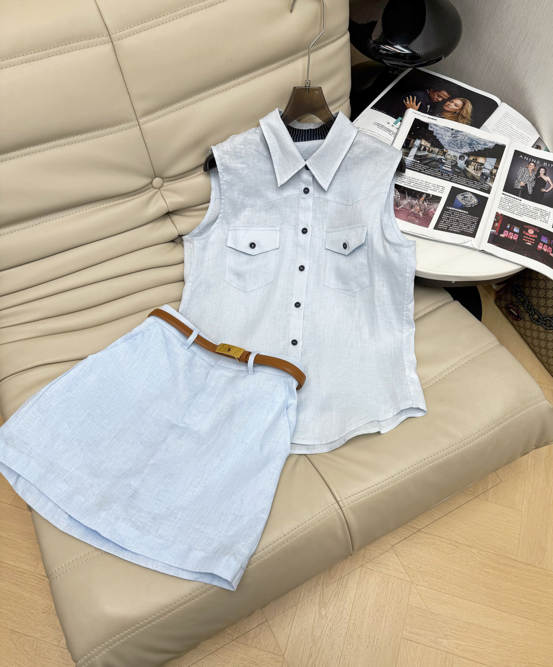 NO:805727,Top, Skirt, 26Ss linen sleeveless shirt + belted skirt, simple and refreshing sleeveless lapel + double pocket design, full of workwear feel, button details are very good, the skirt has a good fit, thin belt around the waist outlines the figure, can be worn for daily commuting. The natural linen material is breathable and skin-friendly, super comfortable to wear in summer, and has a sense of luxury. A must-have for girls with simple style!  ,,skirts,shirts,19860909上衣 半裙 26Ss亚麻无袖衬衫+腰带半身裙 简约清爽无袖翻领+双口袋设计,工装感满满,纽扣细节很加分半身裙版型很好 腰间细带勾勒身形,通勤日常都能穿.天然亚麻材质透气亲肤,夏天穿超舒服,还自带高级感,简约风女孩必入！,,skirts,shirts,,Women's clothing