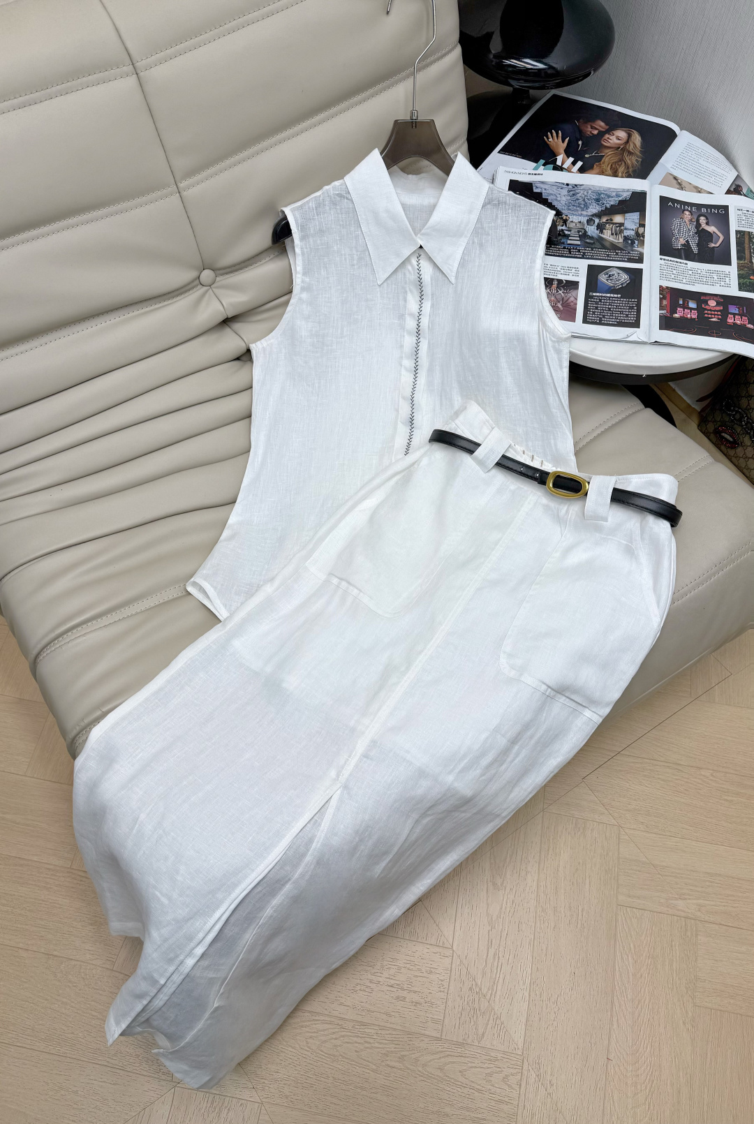 NO:805734,Top, Skirt, 26Ss Linen Sleeveless Shirt, Linen Skirt Made of linen fabric, breathable and moisture-absorbing, super comfortable to wear in summer!  Sleeveless + lapel design, simple and high-end. The front of the shirt and the curved hem at the back are irregular and super detailed. Linen has antibacterial properties, which makes it healthier to wear. The slightly loose version is not flattering on the figure. The skirt comes with a belt version. YYDS can easily control the minimalist old money style for daily commuting!  SML,,skirts,shirts,19860909上衣 半裙 26Ss亚麻无袖衬衫亚麻半裙 采用亚麻面料,透气吸湿,夏天穿超舒服！无袖+翻领设计,简约又高级 衬衣前面打揽和弧形后面下摆不规则超有细节感亚麻自带抑菌属性,穿着更健康,微宽松版型不挑身材,半裙自带腰带版型YYDS 通勤日常都能轻松驾驭极简老钱风get！SML,,skirts,shirts,,Women's clothing