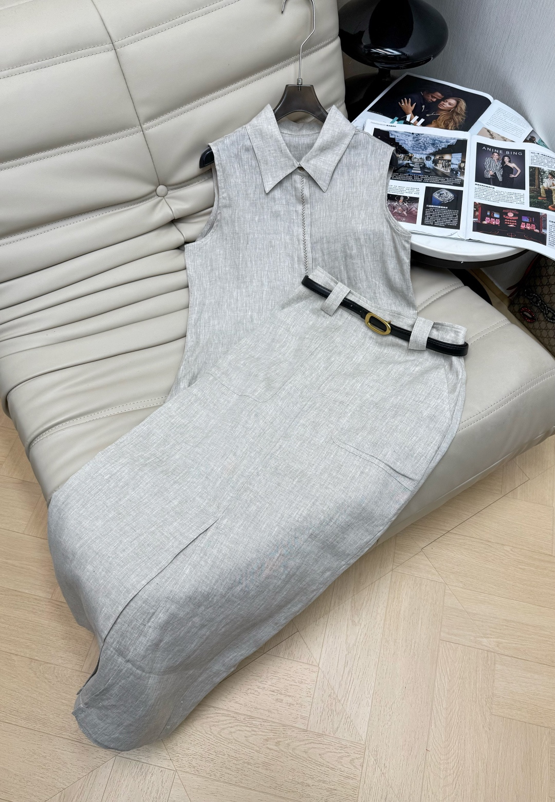 NO:805731,Top and Skirt 26Ss Linen Sleeveless Shirt and Linen Skirt Made of linen fabric, breathable and moisture-absorbing, super comfortable to wear in summer!  Sleeveless + lapel design, simple and high-end. The front of the shirt and the curved hem at the back are irregular and super detailed. Linen has antibacterial properties, which makes it healthier to wear. The slightly loose version is not flattering on the figure. The skirt comes with a belt version. YYDS can easily control the minimalist old money style for daily commuting!  SML,,skirts,shirts,19860909上衣半裙 26Ss亚麻无袖衬衫亚麻半裙 采用亚麻面料,透气吸湿,夏天穿超舒服！无袖+翻领设计,简约又高级 衬衣前面打揽和弧形后面下摆不规则超有细节感亚麻自带抑菌属性,穿着更健康,微宽松版型不挑身材,半裙自带腰带版型YYDS 通勤日常都能轻松驾驭极简老钱风get！SML,,skirts,shirts,,Women's clothing
