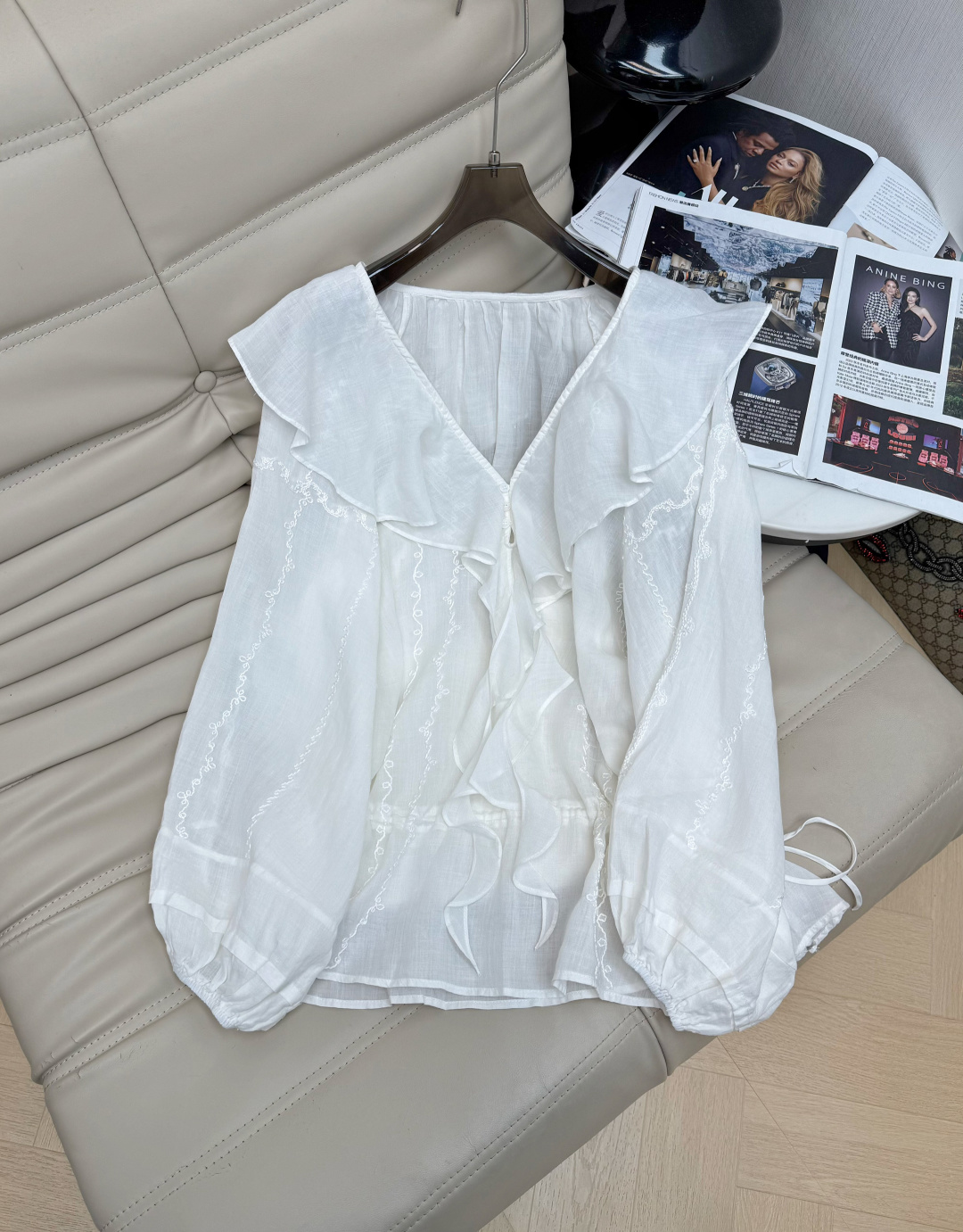 NO:807397,2026 spring and summer series lace collar embroidered top, made of ramie, light and breathable V-neck + layers of ruffles + exquisite embroidery, full of French romantic atmosphere. Lantern sleeve design, loose and slim, slightly transparent fabric has hazy beauty, it is great to wear alone or inside. It looks good with jeans and skirts. Easily get lazy Korean style or gentle style SML,,skirts,jeans,198609092026春夏系列花边领绣花上衣,采用苎麻,轻盈透气 V领+层层荷叶边+精致绣花,法式浪漫氛围感拉满.灯笼袖设计,宽松显瘦,微透面料自带朦胧美,单穿或内搭都很出彩.搭配牛仔裤、半裙都好看 轻松get慵懒韩系or温柔风 SML,,skirts,jeans,,Women's clothing