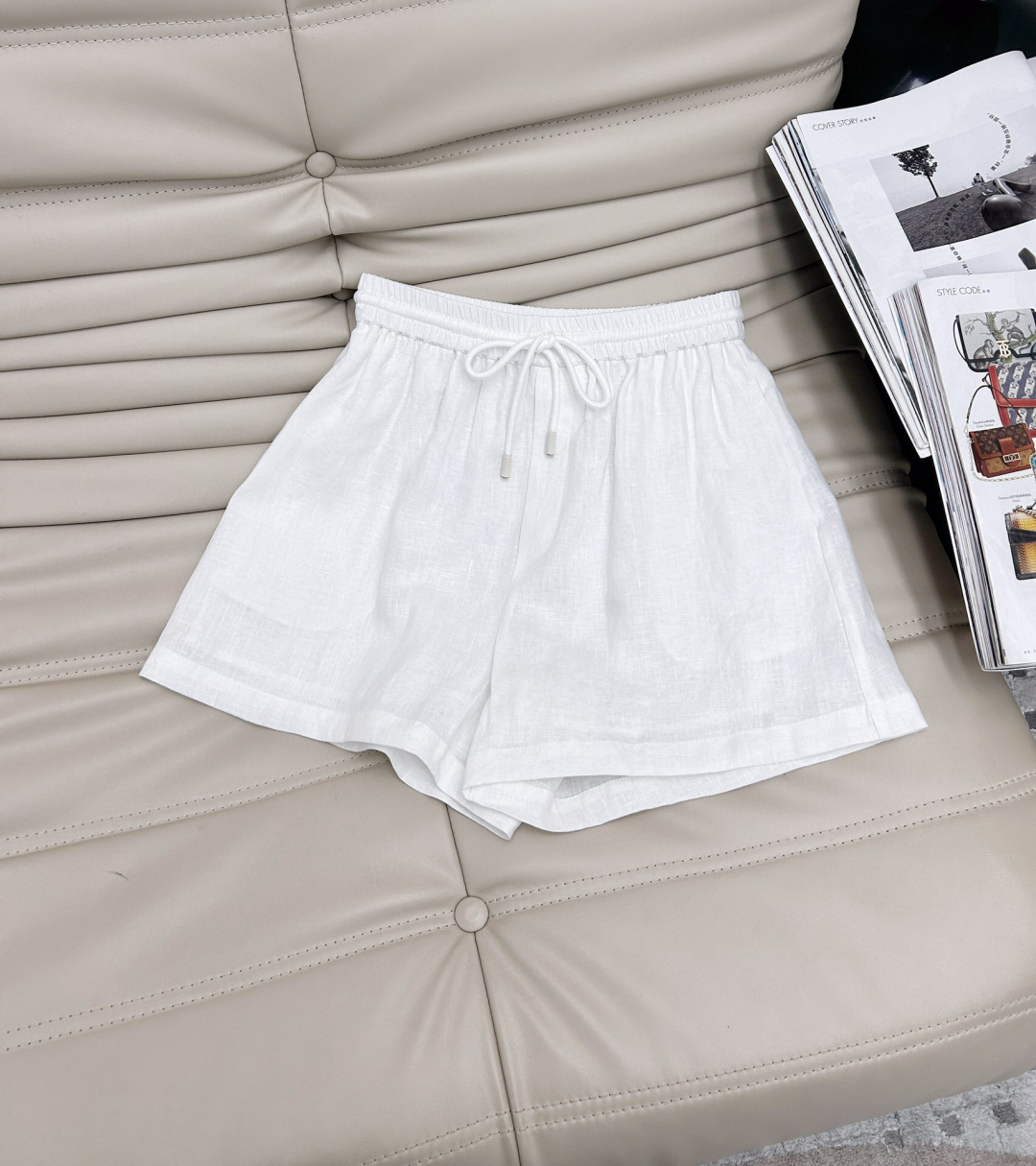 NO:831018,New in 2026, high-waisted drawstring linen shorts, made of light and breathable linen fabric. Loose fit, with drawstring at the waist, slip pockets and pleated design. Versatile style, 2 colors SML, shorts,1986090926年新款 高腰抽绳亚麻短裤,选用轻盈透气的亚麻面料制成.宽松版型,腰部配以抽绳,设有插袋,压褶设计.百搭款 2色SML,,shorts,,Women's clothing