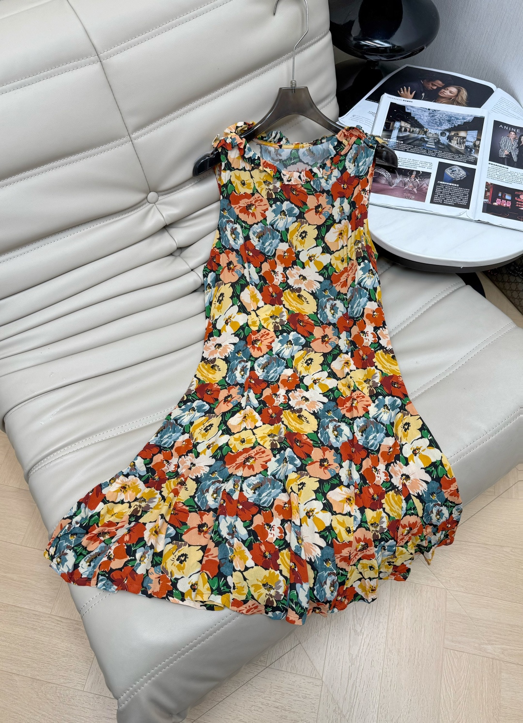 NO:830993,The 26Ss dress fabric is light and breathable, making it super comfortable to wear in summer!  Retro oil painting style printing, rich colors, full of artistic sense, ruffled skirt design, smart and elegant, full of French romantic atmosphere. Sleeveless round neck cut, modify the neck line, short skirt length makes you taller and slimmer, friendly to small people!  Great for daily life, vacations and taking photos. Recommend 34-36-38,,skirts,1986090926Ss连衣裙面料轻盈透气,夏天穿超舒服！复古油画风印花,色彩浓郁,艺术感满满,裙摆荷叶边设计,灵动飘逸,法式浪漫氛围感拉满 无袖圆领剪裁,修饰颈部线条,短款裙长显高显瘦,小个子友好！日常、度假、拍照都很出片 推荐 34-36-38,,skirts,,Women's clothing