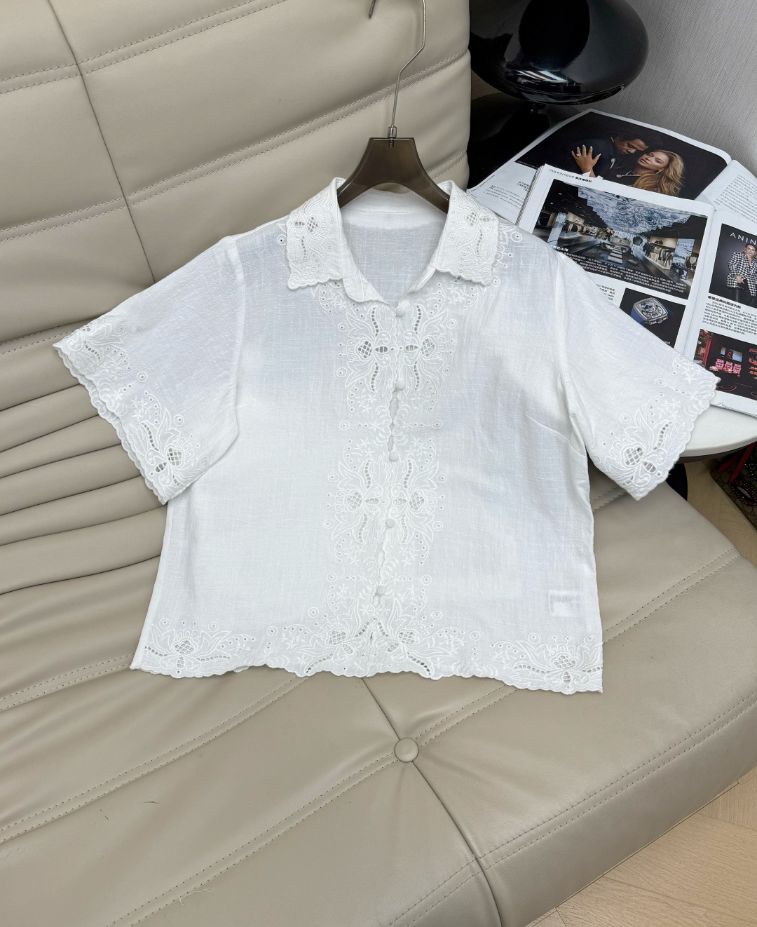 NO:832462,The 26th new French POLO collar + exquisite hollow embroidery is full of details, elegant and sweet. The short-sleeved design is cool, and the loose tailoring makes you slim and comfortable. It can be easily controlled for commuting, dating and daily life. Pair it with high-waisted pants or skirts, and you can easily get a fresh temperament!  34-36-38,,skirts,T-shirt,1986090926年新款法式POLO领+精致镂空刺绣,细节满满,优雅又甜美.短袖设计清凉,宽松剪裁显瘦又自在,通勤、约会、日常都能轻松驾驭.搭配高腰裤或半身裙,清新气质轻松get！34-36-38,,skirts,T-shirt,,Women's clothing