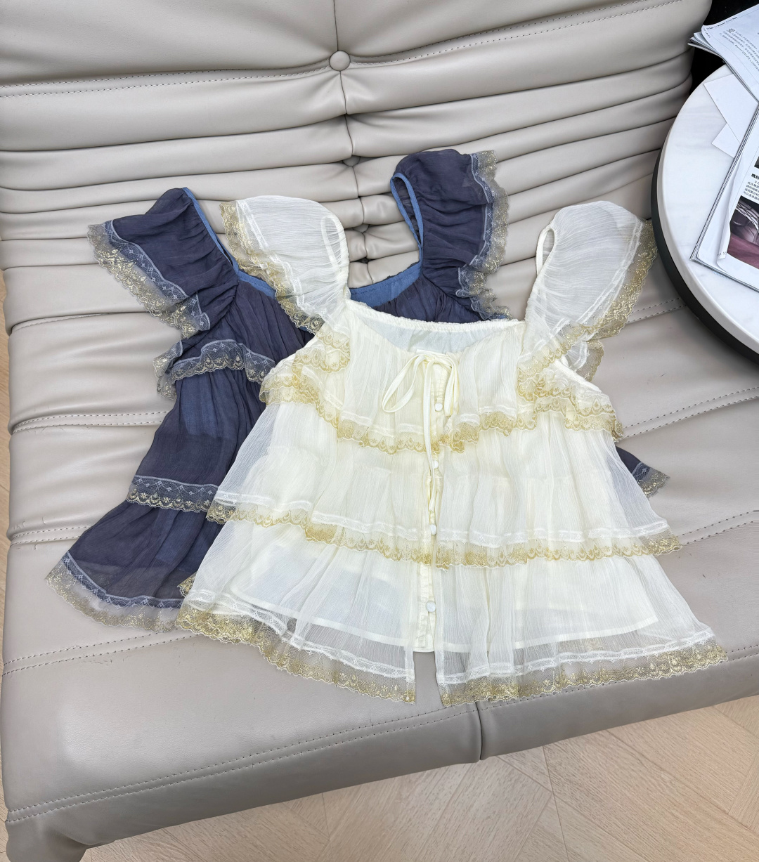 NO:835301,The 26th summer new product 'Tamil Morning and Dusk' series, French retro style, mesh + lace splicing, layered ruffles are super smart and elegant. Sleeveless small flying sleeves are designed to cover the breasts, and the off-white lace is like a cake skirt. It has a soft light filter feel and is very photogenic for vacation dates and photos. The polyester fiber material has good elasticity, is comfortable and versatile, can be easily worn alone or inside, and the French style atmosphere is full of 2 colors  34-36-38,,skirts,1986090926年夏季新品“泰米尔晨昏”系列,法式复古风,网纱+蕾丝拼接,层次荷叶边超灵动飘逸.无袖小飞袖设计遮副乳,米白色蕾丝花边像蛋糕裙,柔光滤镜感满满,度假约会拍照都很出片.聚酯纤维材质弹力好,舒适又百搭,单穿或内搭都能轻松驾驭,法式穿搭氛围感拉满 2色 34-36-38,,skirts,,Women's clothing