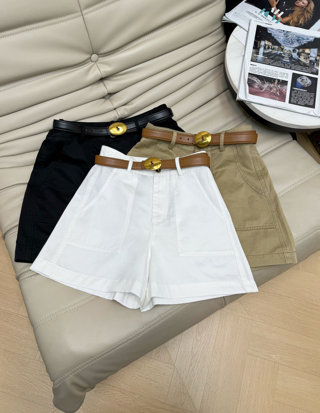 NO:835323,26Ss new high-waisted shorts have a classic A-line shape, modifying the legs and making them look slimmer, and are friendly to pear-shaped figures!  The fabric is light and breathable, black belt + gold buckle, perfect details, easy to control for commuting and leisure. Recommend SML 3 colors, shorts,1986090926Ss新款高腰短裤经典A字版型,修饰腿型显瘦,梨形身材友好！面料轻薄透气黑色腰带+金色扣,细节满分,通勤休闲都能轻松驾驭 推荐SML 3色,,shorts,,Women's clothing