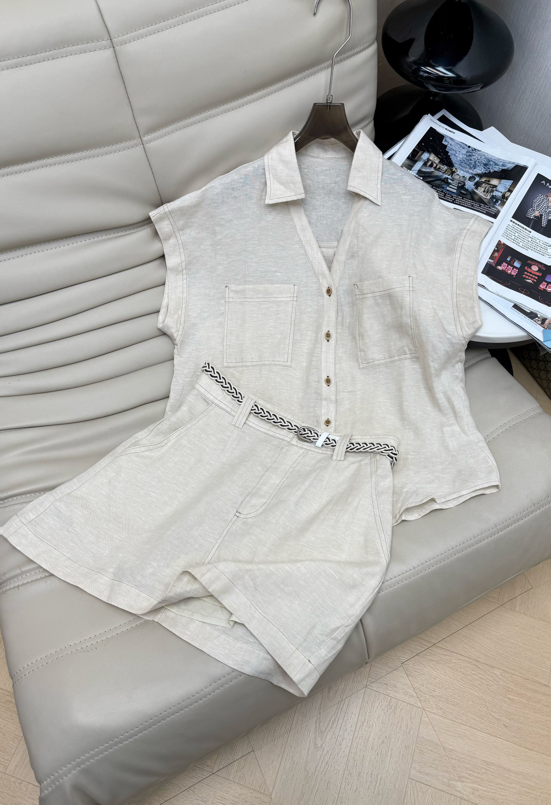 NO:859536,26Ss Linen Shirtless Mm Woven Belt Skirt. Top lapel design, simple and practical. Double breast pockets. The loose version is very tolerant. Skirt woven belt modifies the waistline and has a full sense of layering. The linen material is breathable and comfortable. It is super refreshing to wear in summer and is OK for commuting and leisure!  The design of small flying sleeves exposes the collarbone, and you can easily get Korean style relaxation~SML tops MA90 skirts, skirts, shirts,1986090926Ss亚麻无衬衫米m编织腰带半裙 上衣翻领设计,简约又实用.双胸口袋 宽松版包容性非常强 半裙编织腰带,修饰腰线,层次感满满.亚麻材质透气舒适,夏天穿超清爽,通勤休闲都OK！小飞袖设计露锁骨 轻松get韩系松弛感～SML 上衣MA90半裙,,skirts,shirts,,Women's clothing
