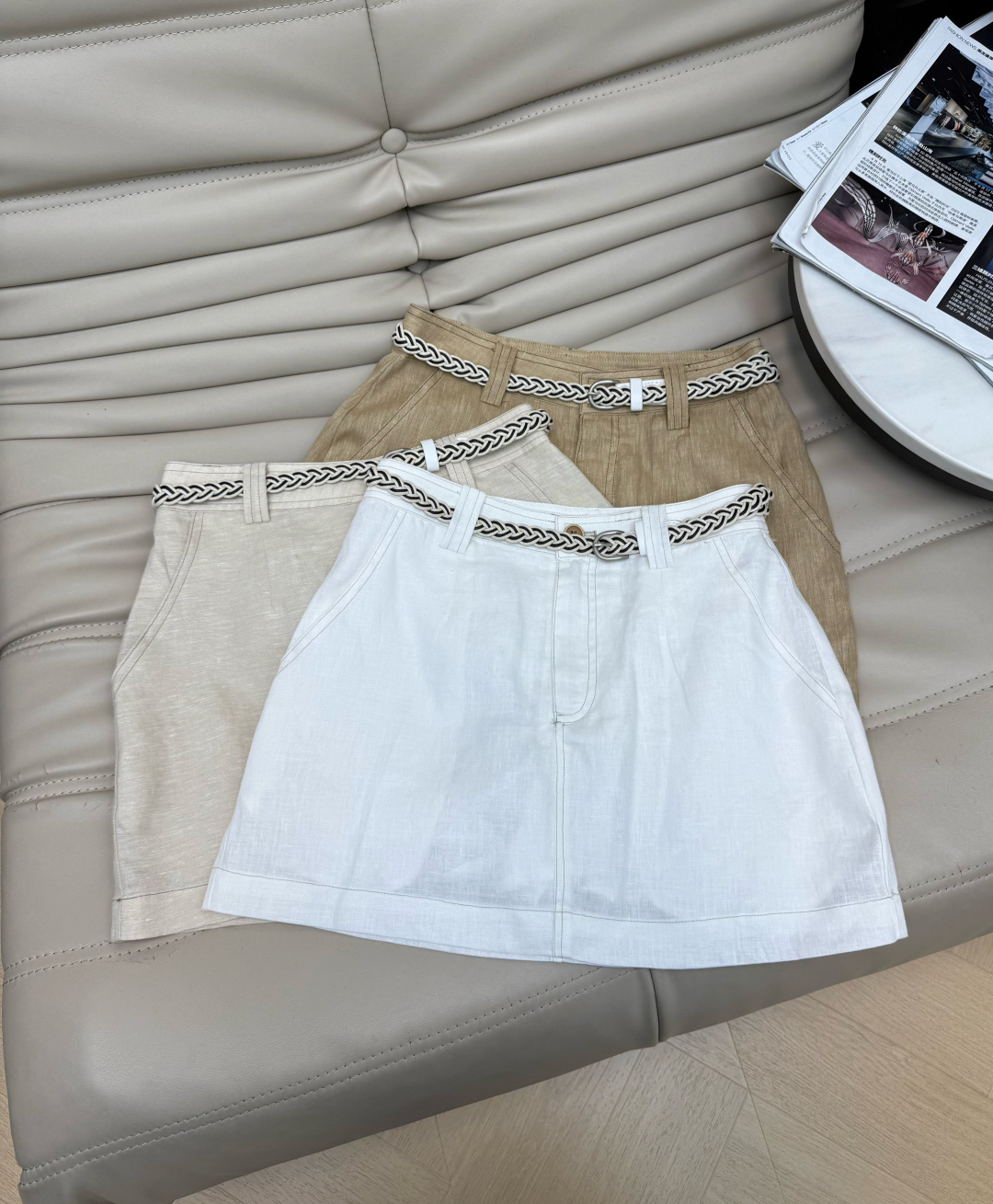 NO:860960,26Ss new linen A-line skirt is made of light linen material, breathable and comfortable, perfect for spring and summer!  The high-waist design + woven belt modifies the waistline and has a sense of detail. The skirt length is moderate and can be easily controlled for daily commuting and leisure. The A-line version is slim and versatile. It goes well with T-shirts, shirts or sweaters, and can easily switch between multiple styles~ Recommended.,,skirts, shirts, tees, t-shirt,1986090926Ss新款亚麻A字裙 采用轻薄亚麻材质面料,透气舒适,春夏穿超合适！高腰设计+编织腰带,修饰腰线又有细节感.裙长适中,日常通勤、休闲都能轻松驾驭.A字版型显瘦又百搭,随手搭T恤、衬衫或针织衫都很出彩,轻松切换多种风格～ 推荐.,,skirts,shirts,tees，t-shirt,,Women's clothing