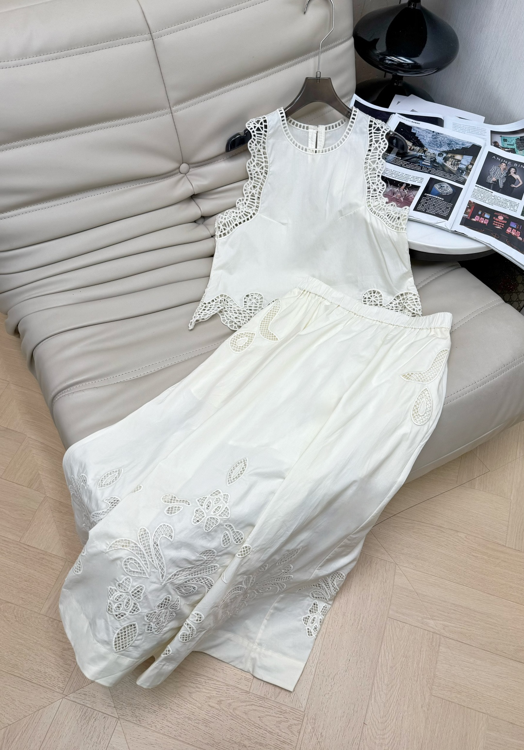 NO:870416,Top, skirt, 26Ss white hollow embroidery suit, made of pure cotton, light and breathable, super comfortable to wear in summer!  Sleeveless + round neck design, the hollow embroidery on the waist is super exquisite, the skirt is romantic and elegant with floral embroidery, the A-line skirt is loose and slimming, super friendly to the body, and the French elegant atmosphere is full~SML,,skirts,19860909上衣 半裙26Ss白色镂空刺绣套装 采用纯棉 轻盈透气,夏天穿超舒服！无袖+圆领设计腰部镂空刺绣超精致,半裙裙摆花卉刺绣浪漫优雅A字裙摆宽松显瘦,对身材超友好 法式优雅氛围感拉满～SML,,skirts,,Women's clothing