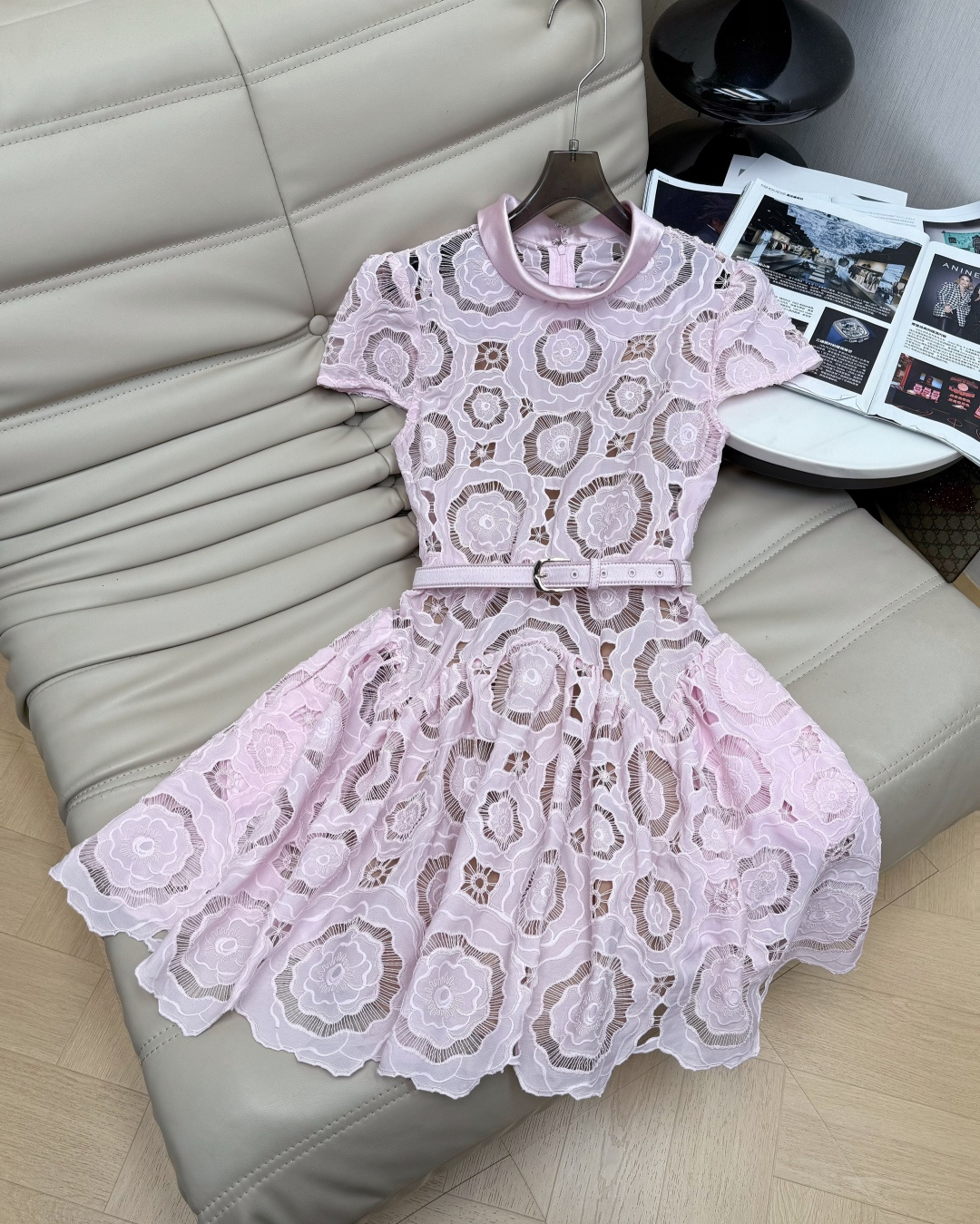 NO:873879,2026 spring and summer Zhang Yuanying's same style pink lace skirt (two-piece set with suspenders) heavy-duty hollow lace + retro circular pattern, full of hazy atmosphere. Small high collar + short-sleeved design to modify the shoulders and neck, the same color belt to slim down the waist, large skirt to cover the flesh and show the length of the legs, sweet but not greasy, and full of daughter-in-law style!  Suitable for dates, afternoon tea, and birthday parties, the photo production rate is high. Recommend SMLXL, skirts, T-shirts,198609092026春夏张元英同款粉色蕾丝裙(配吊带两件套）重工镂空蕾丝+复古圆形花纹,朦胧氛围感满分 小高领+短袖设计修饰肩颈,同色腰带收腰显瘦,大摆蓬裙遮肉显腿长,甜而不腻,千金风气质拉满！约会、下午茶、生日宴都超适合,拍照出片率高. 推荐SMLXL,,skirts,T-shirt,,Women's clothing