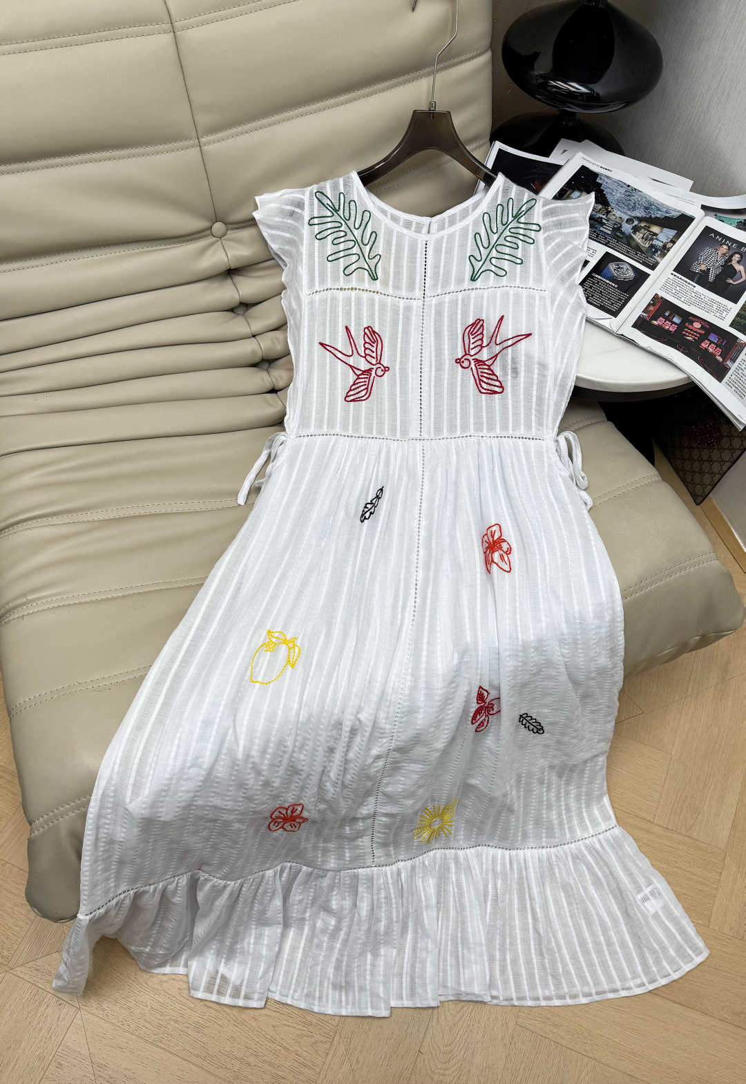 NO:873907,The French embroidery dress in the 26 spring and summer series is made of organic cotton, which is light and breathable, making it super comfortable to wear in spring and summer!  Sleeveless + loose fit, adjustable waist, suitable for all body types. The skirt is embroidered with flowers, birds, and the color is super eye-catching. The mid-length design has a French romantic atmosphere, which is comfortable and fashionable. Recommend SML,,skirts,1986090926春夏系列法式刺绣连衣裙选用有机棉,轻薄透气,春夏穿超舒服！无袖+宽松版型,腰部可调节,适合各种身材.裙身花草鸟刺绣,色彩超亮眼,法式浪漫氛围感中长款设计舒适又时髦 推荐SML,,skirts,,Women's clothing