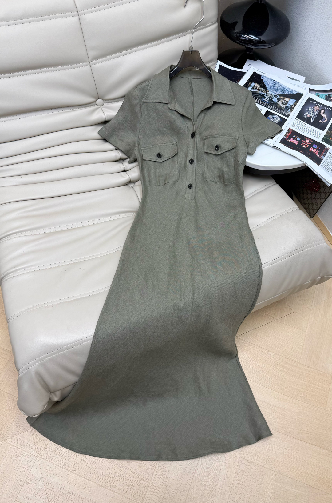 NO:876551,The popular 2026 new linen shirt dress is made of pure natural linen fabric, breathable and skin-friendly, and super comfortable to wear in summer!  Shirt collar + short sleeves + double chest pockets, simple and detailed. Bias-cut slim long skirt design. Natural waistline. Elegant upper body. The color is low-key and versatile. The lazy atmosphere directly fills the air. Get the French lazy style!  Two-color SML,,skirts,shirts,T-shirt,19860909爆款2026新款亚麻衬衫连衣裙 采用纯天然亚麻面料,透气亲肤,夏天穿超舒服！衬衫领+短袖+胸前双口袋,简约又有细节感 斜裁裁剪修身长裙设计 腰线自然 上身优雅气质 颜色低调百搭 慵懒氛围感直接拉满,法式慵懒风get！两色SML,,skirts,shirts,T-shirt,,Women's clothing