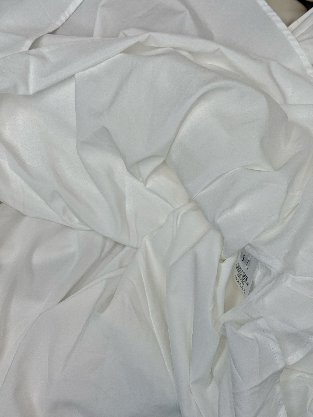 26Ss蕾丝拼接连衣裙 轻盈透气，夏天穿超舒服 法式浪漫氛围感拉满 收腰设计显身材，裙摆自然垂坠，长度刚