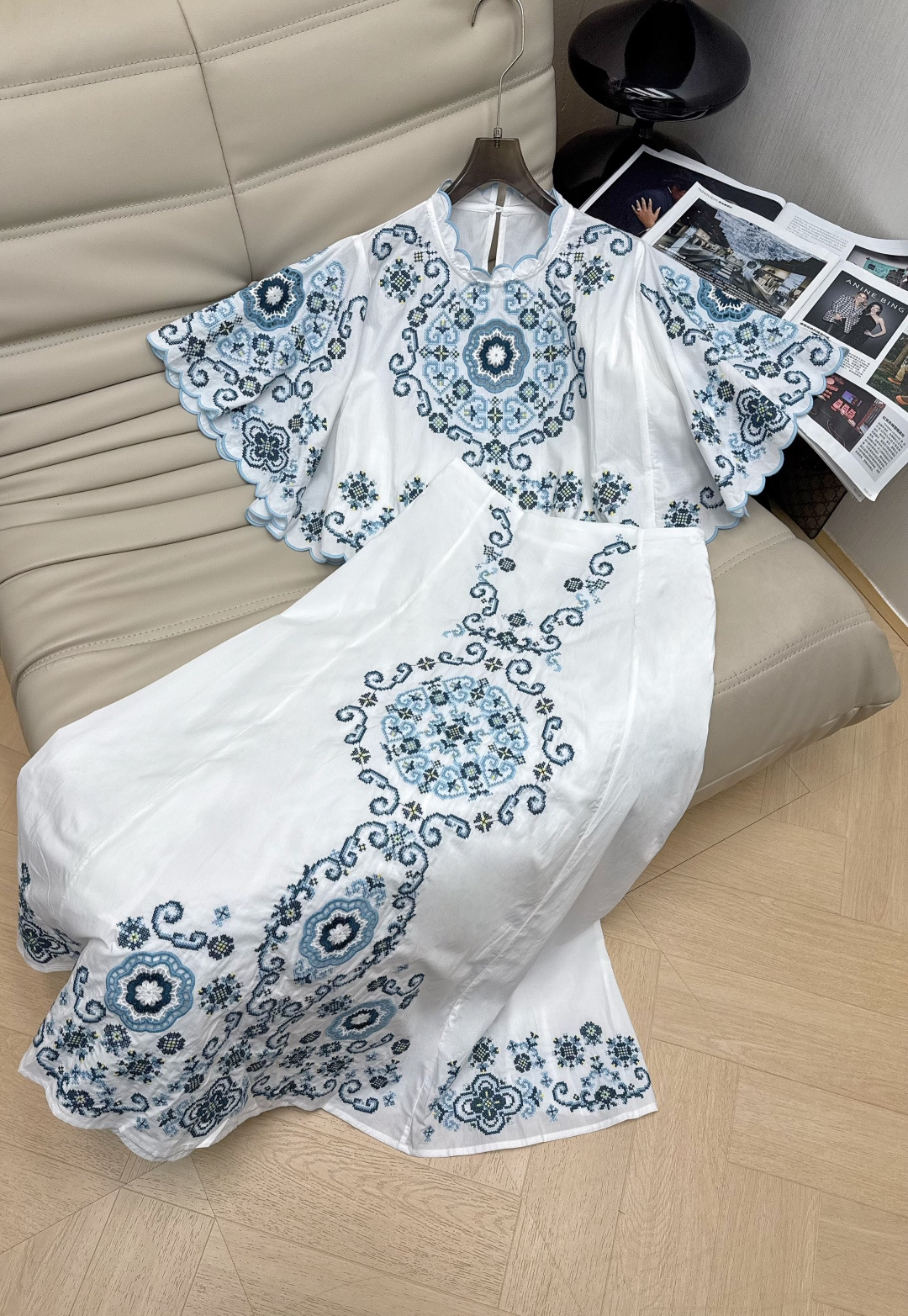 NO:893227,Tops and skirts. Niche series embroidered tops and skirt suits from the same series. Pure cotton material, light and breathable, super comfortable to wear in summer!  Blue cross embroidery + wavy lace, full of bohemian style and full of exotic feel. The loose cape short design of the top has exquisite embroidery on the cuffs and hem, and you must pay attention to details!  It belongs to high-end customization, the texture and design are very good. Recommend SML,,skirts,19860909上衣 半裙 小众系列刺绣上衣同系列半裙套装 纯棉材质,轻盈透气,夏天穿超舒服！蓝调十字刺绣+波浪花边,波西米亚风满满 异域感十足.上衣宽松斗篷短款设计袖口和下摆都有精致刺绣,细节控必入！属于高端定制,质感和设计感都很OK 推荐SML,,skirts,,Women's clothing