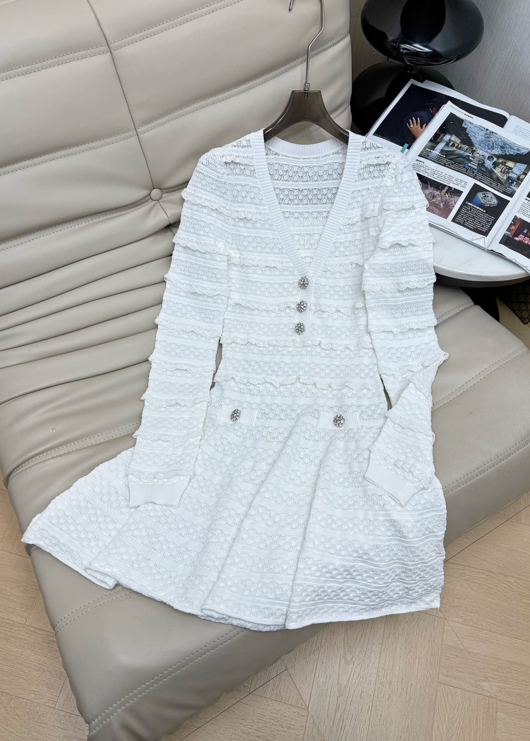 NO:893587,2026 spring and summer new white hollow knitted material, delicate texture and super elegant!  The V-neck + waist-cinching umbrella skirt design raises the waistline and highlights the body proportions. It is embellished with rhinestone buttons, low-key and sparkling, and the skirt is full of layers, smart and advanced. It can be easily managed on dates, afternoon teas, and light gatherings. Pair it with pearl earrings or a small bag to directly enhance the atmosphere!  SML,,skirts,198609092026春夏新品白色镂空针织材质 细腻肌理感超优雅！V领+收腰伞裙设计,拉高腰线,显身材比例 水钻纽扣点缀,低调闪耀,裙摆层次感满满,灵动又高级.约会、下午茶、轻聚会都能轻松驾驭,搭配珍珠耳钉或小包,氛围感直接拉满！ SML,,skirts,,Women's clothing