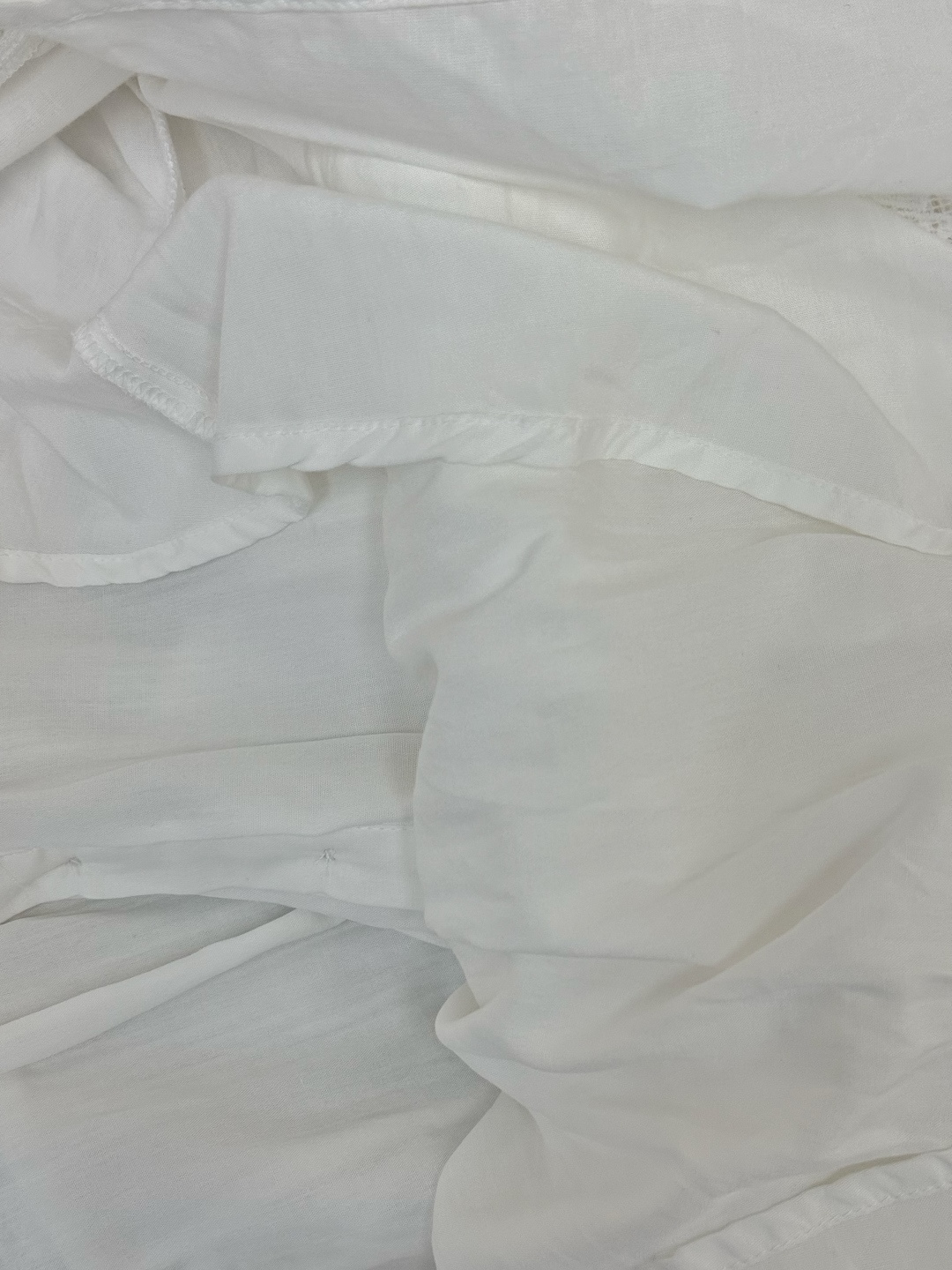 🔥🆕26年新款 无袖立领拼接重工蕾丝收腰连衣裙，无袖小立领设计简约大方，裙身蕾丝镶边拼接绣花设计，增添精