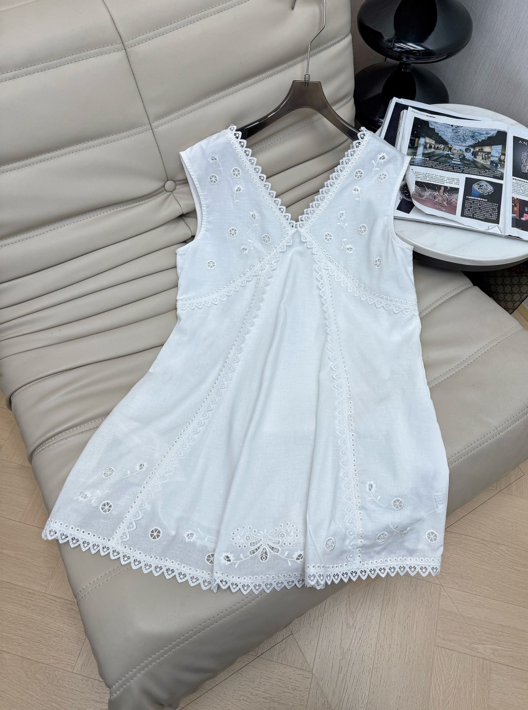 NO:911534,26Ss design linen blended cotton dress, light and breathable, super comfortable to wear in summer!  V-neck + hollow lace, French elegance, sleeveless and loose A-line version, slim and tolerant. The length of the skirt is just right to expose the calf. It can be easily worn in daily life or on vacation. It can also be layered with trousers to create a new style. It is practical and fashionable. It is a must-have and versatile item in the summer wardrobe!  34-36-38,,skirts,1986090926Ss 设计款亚麻混纺棉连衣裙,轻盈透气,夏天穿超舒服！V领+镂空蕾丝花边,法式优雅感满满无袖宽松A字版型,显瘦又包容身材,裙长刚好露小腿,日常或度假都能轻松驾驭.搭配裤装还能叠穿出新风格,实用又时髦,是夏日衣橱必备百搭单品！ 34-36-38,,skirts,,Women's clothing