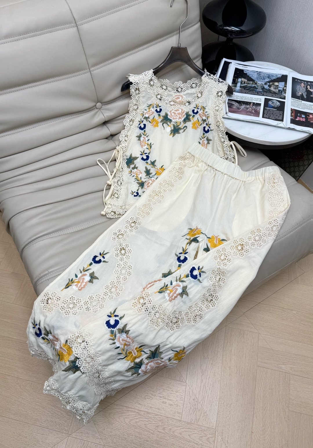 NO:911542,Tops and pants 2026Ss new embellished with colorful floral embroidery suit (can be separated from P) full of romantic pastoral style. Top with hollow embroidery + strap design, both layered and breathable, super comfortable to wear in summer!  The pants have an elastic waist and are loose and ankle-length with exquisite floral embroidery, giving them a romantic retro atmosphere!  The hollow lace design is super layered, and the details must be paid attention to. It is light and elegant for vacation, and you can easily get the summer atmosphere ~ Recommended 34-36-38,,19860909上衣 裤子 2026Ss新款点缀多彩花卉刺绣套装(可分开P)浪漫田园风满满 上衣镂空刺绣+绑带设计,层次感和透气性都在线,夏天穿超舒服！裤子松紧腰 宽松及踝搭配精致花卉刺绣,浪漫复古氛围感拉满！镂空花边设计超有层次,细节控必入,轻盈飘逸度假 轻松get夏日氛围感～推荐34-36-38,,,Women's clothing