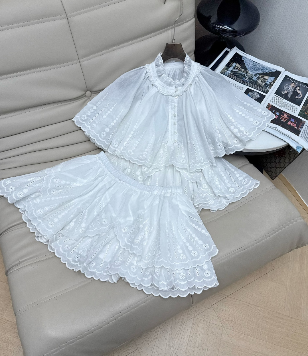 NO:925419,Top, skirt, 26Ss hollow embroidered suit skirt, cape top + high-waisted culottes, light cotton fabric, exquisite hollow embroidery + wavy lace, perfect retro sweet style. Top with small lace collar, loose bell sleeves, short skirt with elastic waist design, comfortable to wear and show off your figure. Recommended for daily shopping and afternoon tea. 34-36-38,,skirts,19860909上衣 半裙 26Ss镂空刺绣套装裙,斗篷上衣+高腰裤裙 轻薄棉质面料,精致镂空刺绣+波浪花边,复古甜美风满分.上衣小花边领子 宽松喇叭袖,短裙松紧腰设计,穿着舒适又显身材 日常逛街喝下午茶首选推荐 34-36-38,,skirts,,Women's clothing